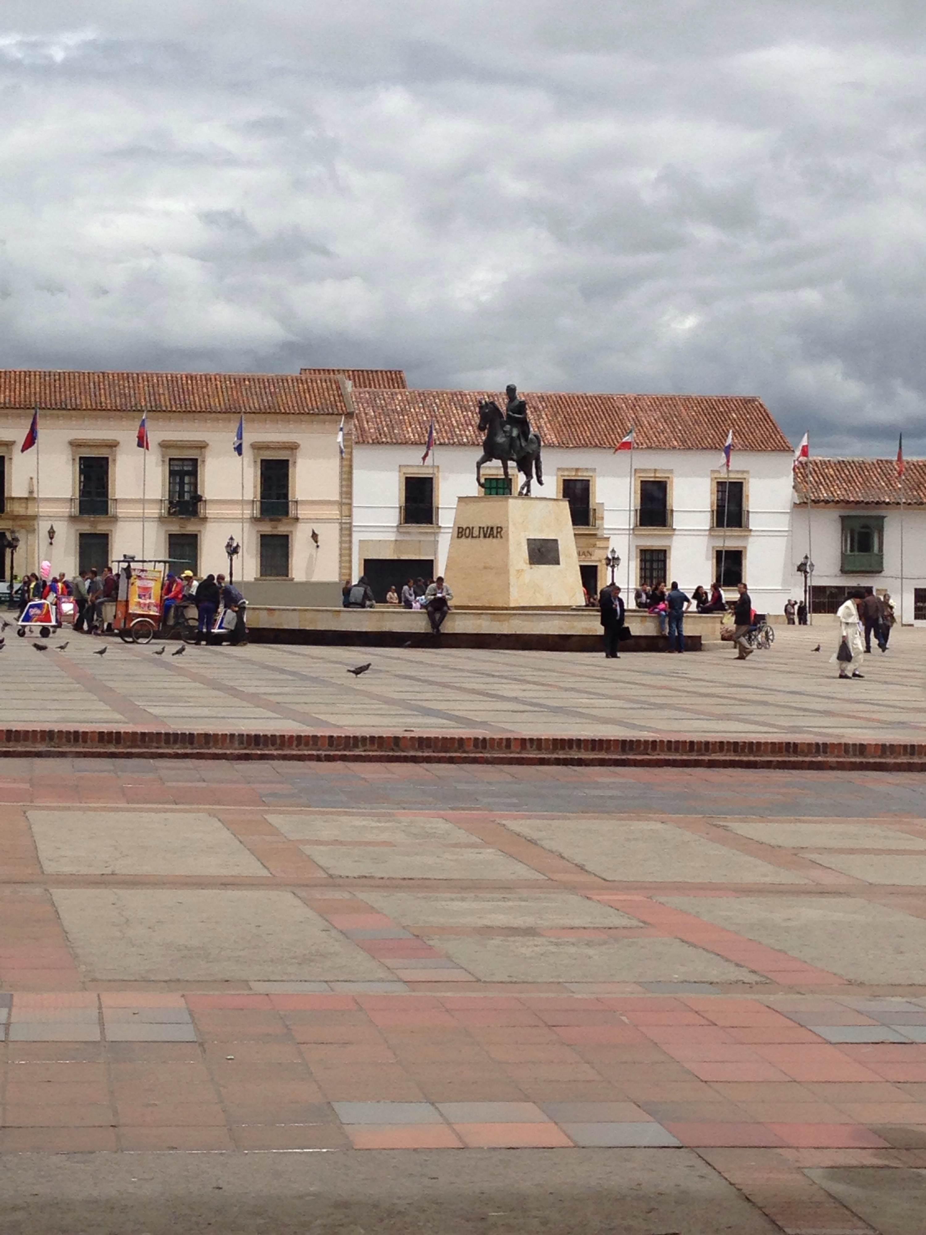 Estatua de Bolívar, por Angelita Martinez M