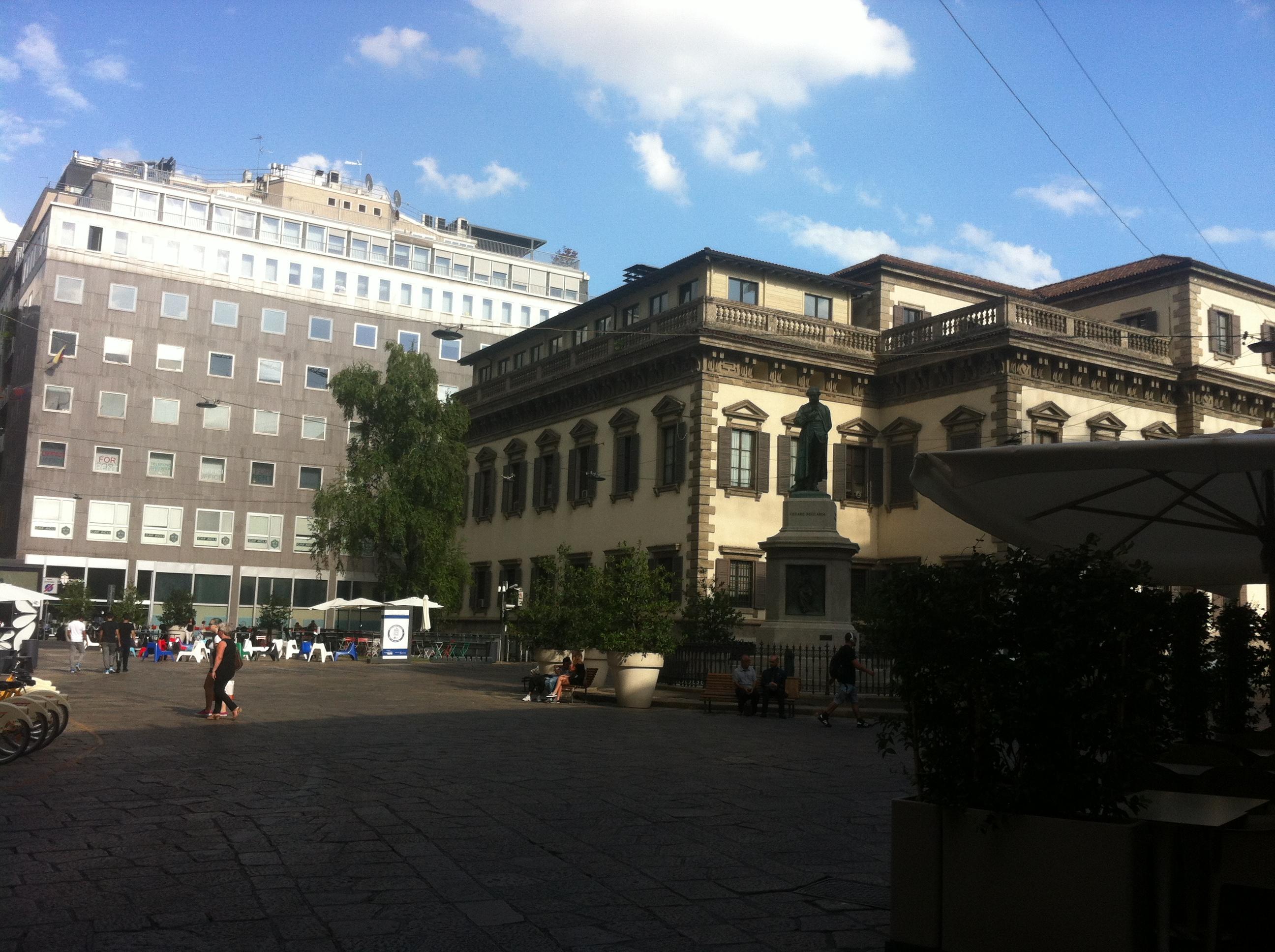 Piazza Cesare Beccaria, por Giulia Cozzi
