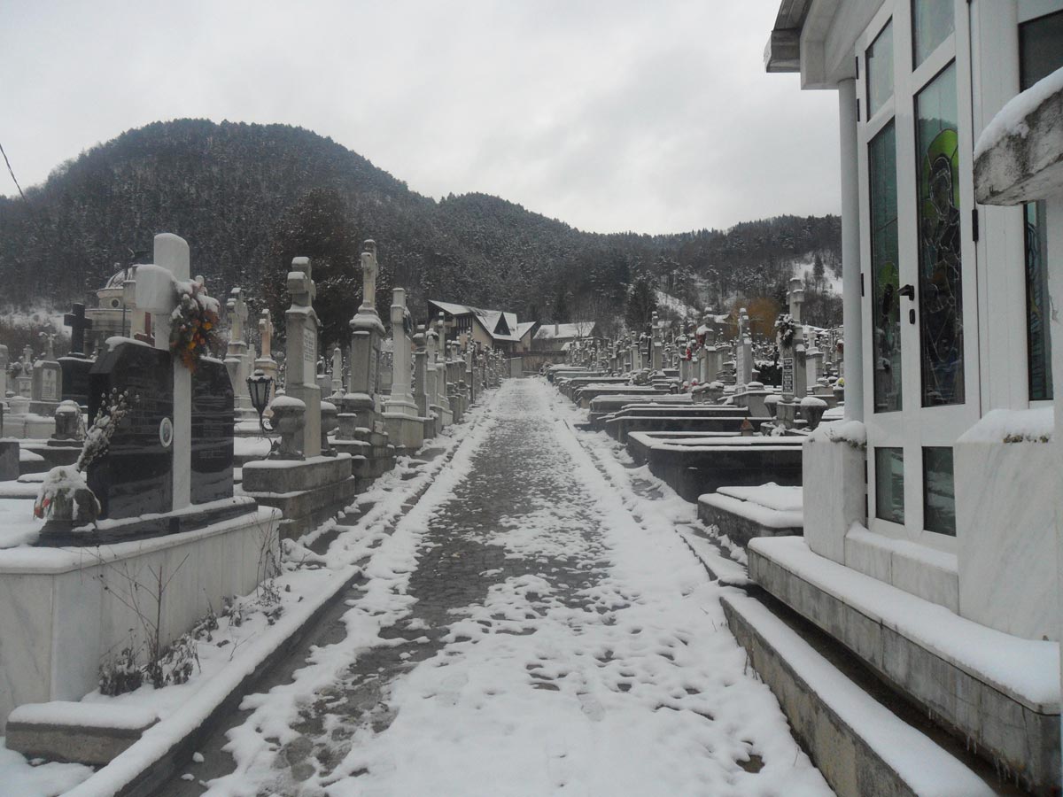 Cementerio de Bran, por Marilo Marb