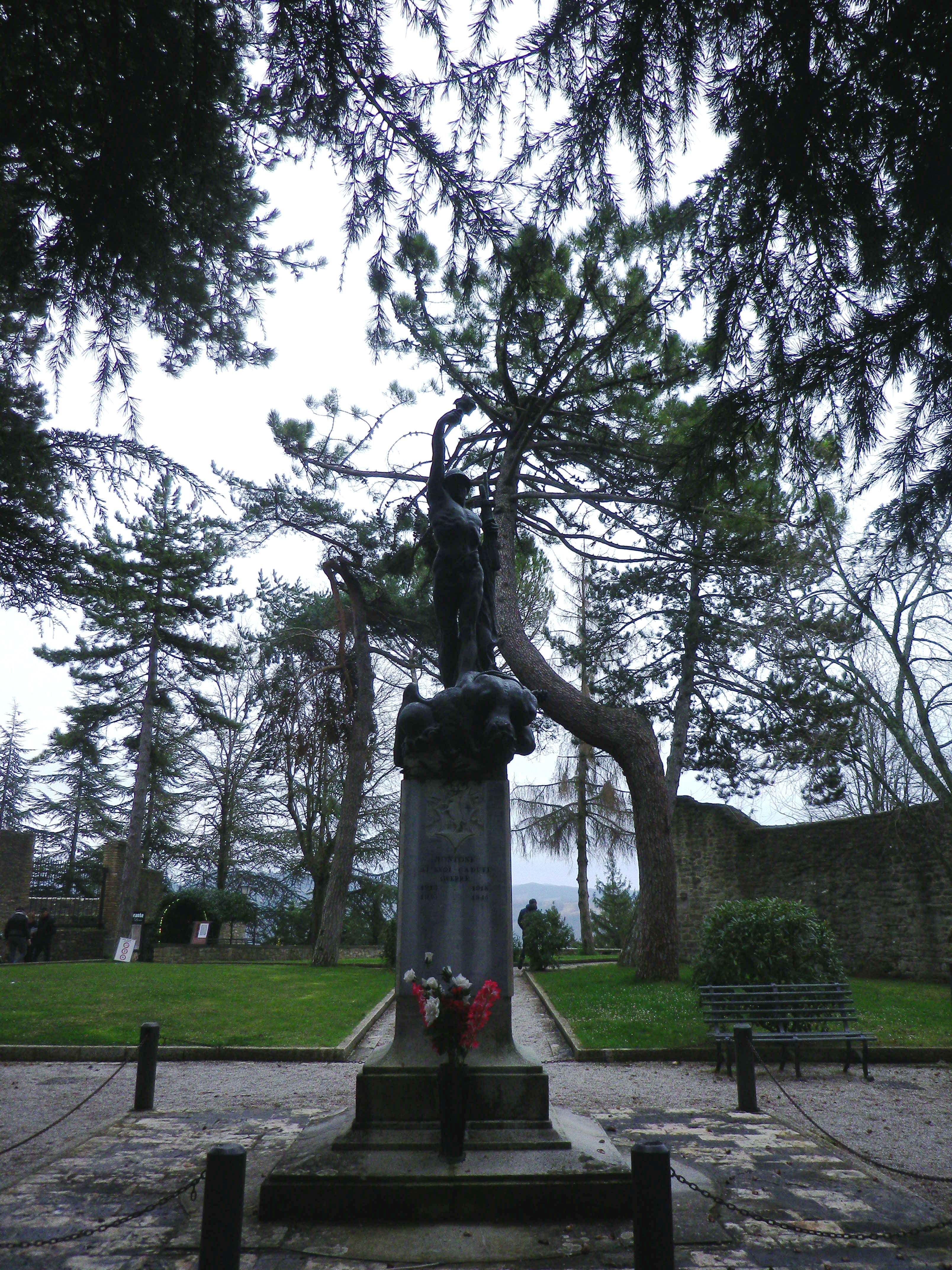 Monumento ai Caduti, por cinzia d'agostino