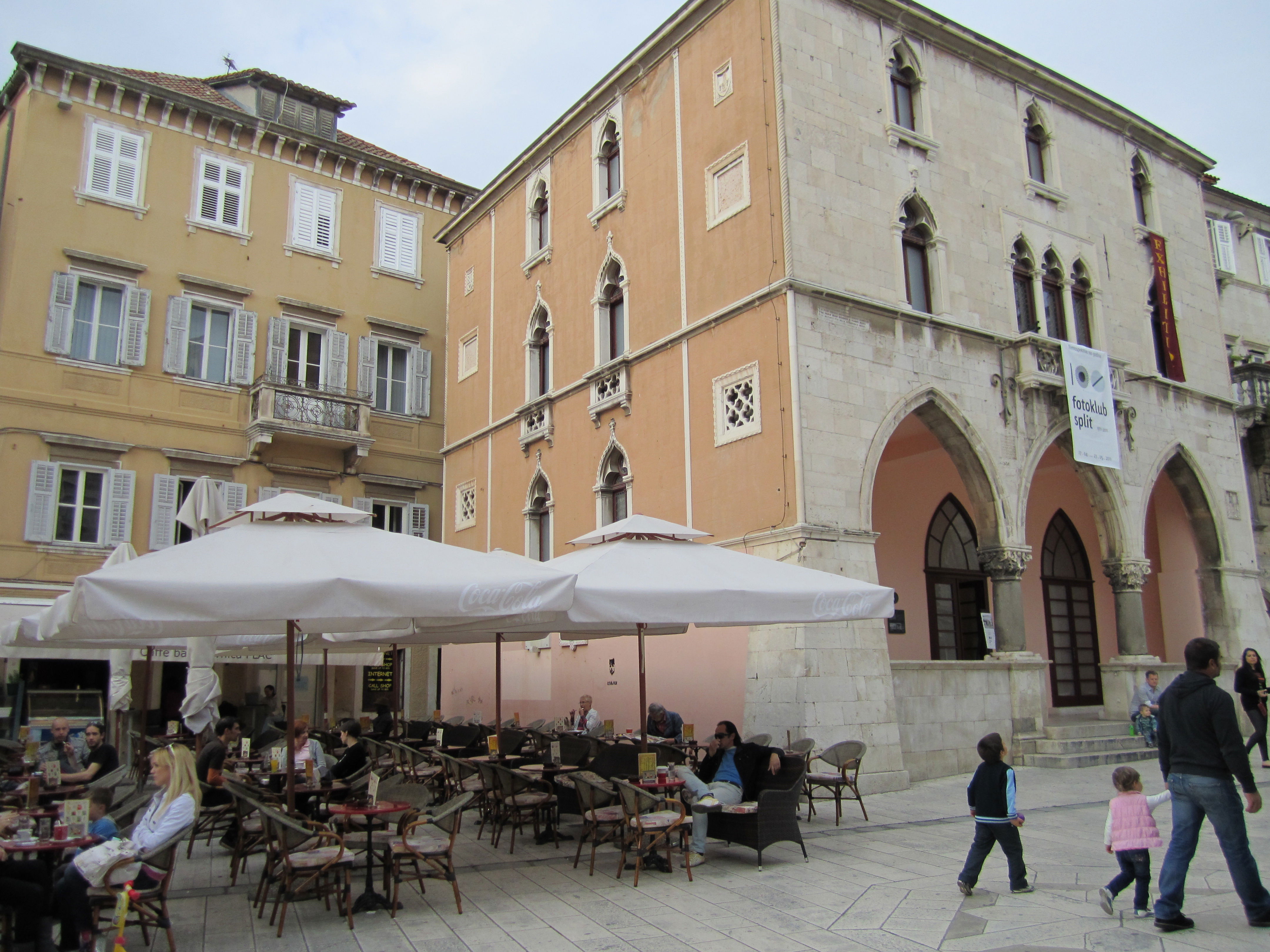 Plaza del pueblo, por Céline 