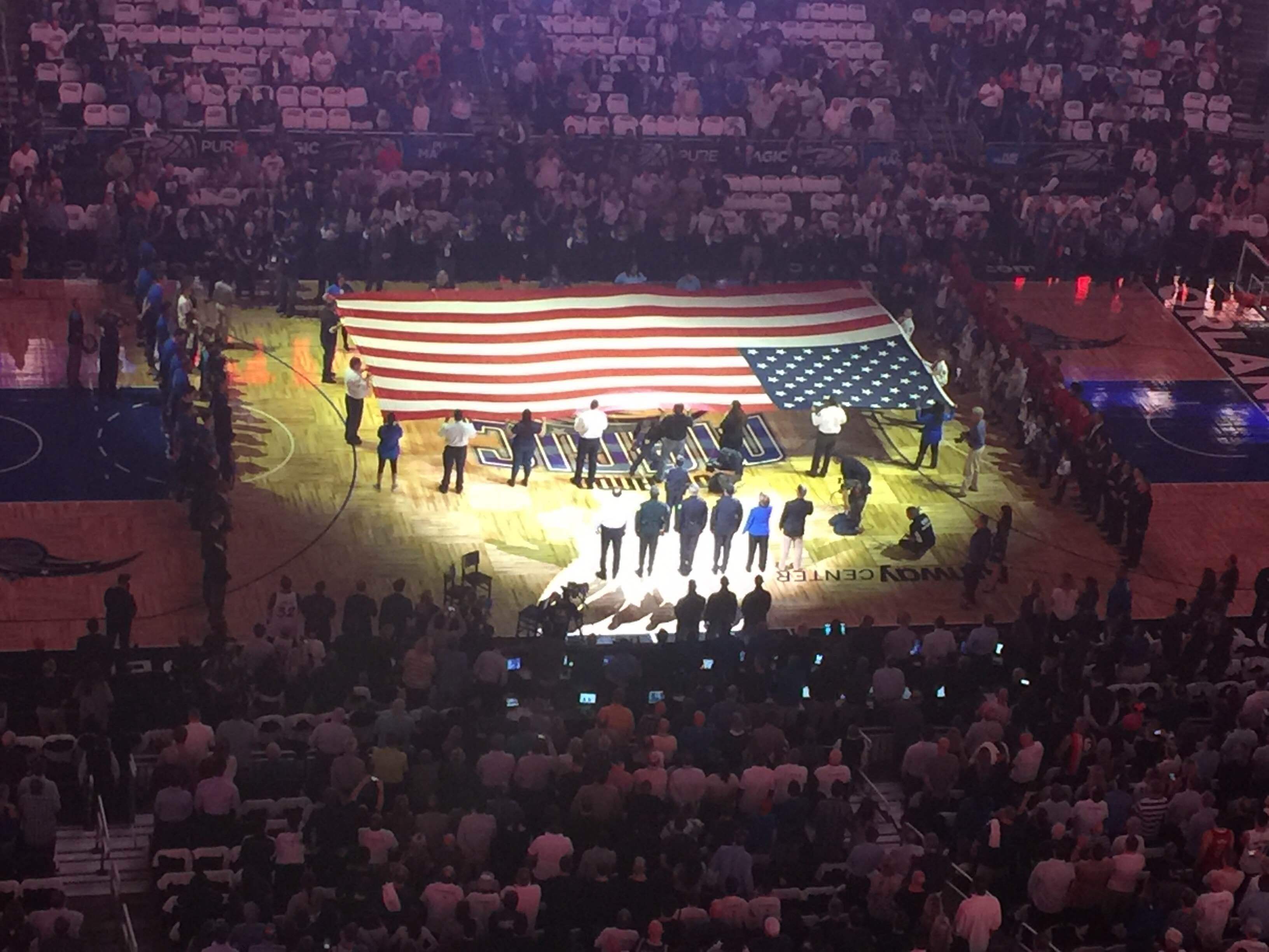 Amway Center - jogo de basquete em Orlando em família