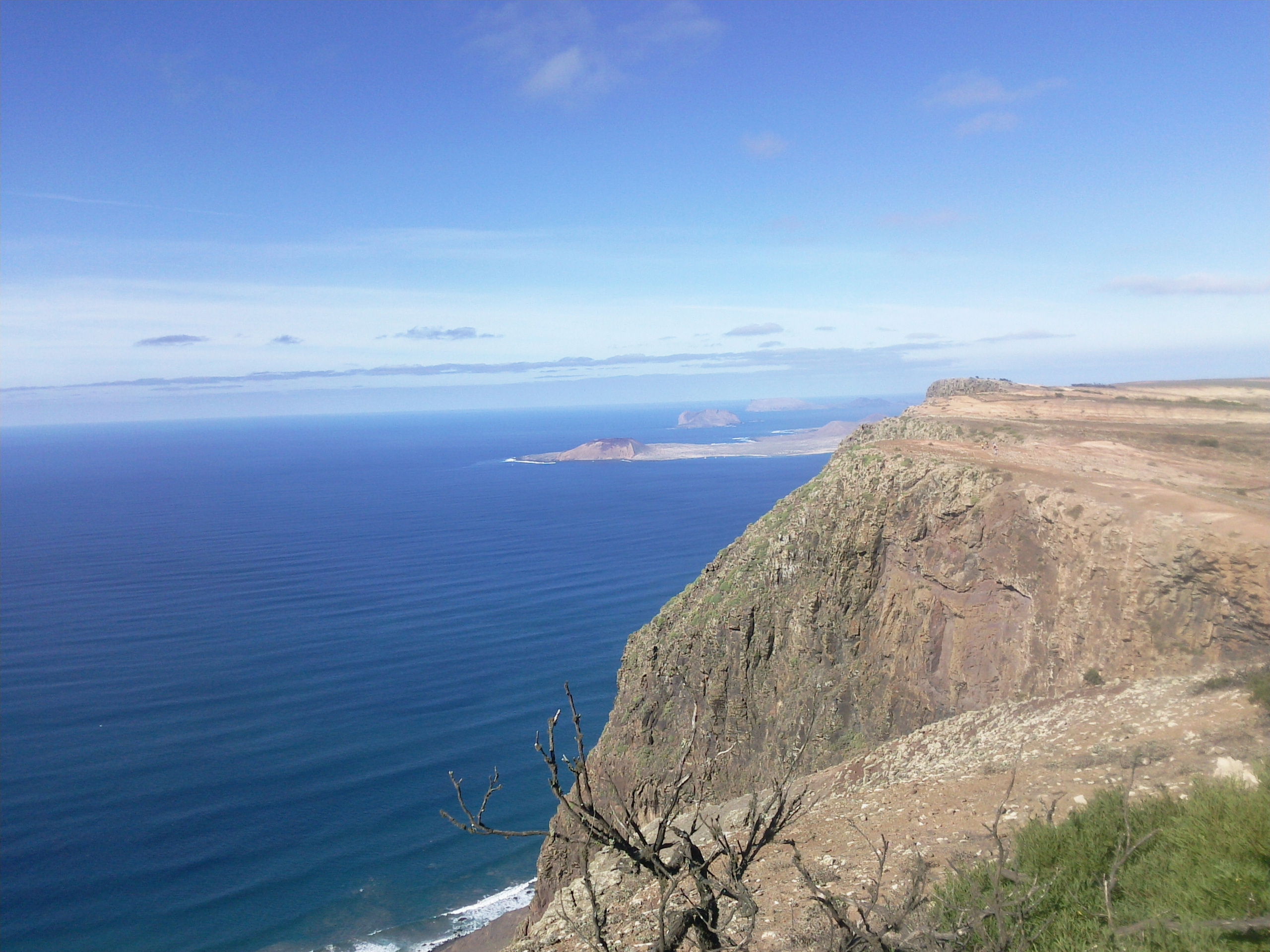 Acantilados en Lanzarote: maravillas naturales que cautivan al viajero