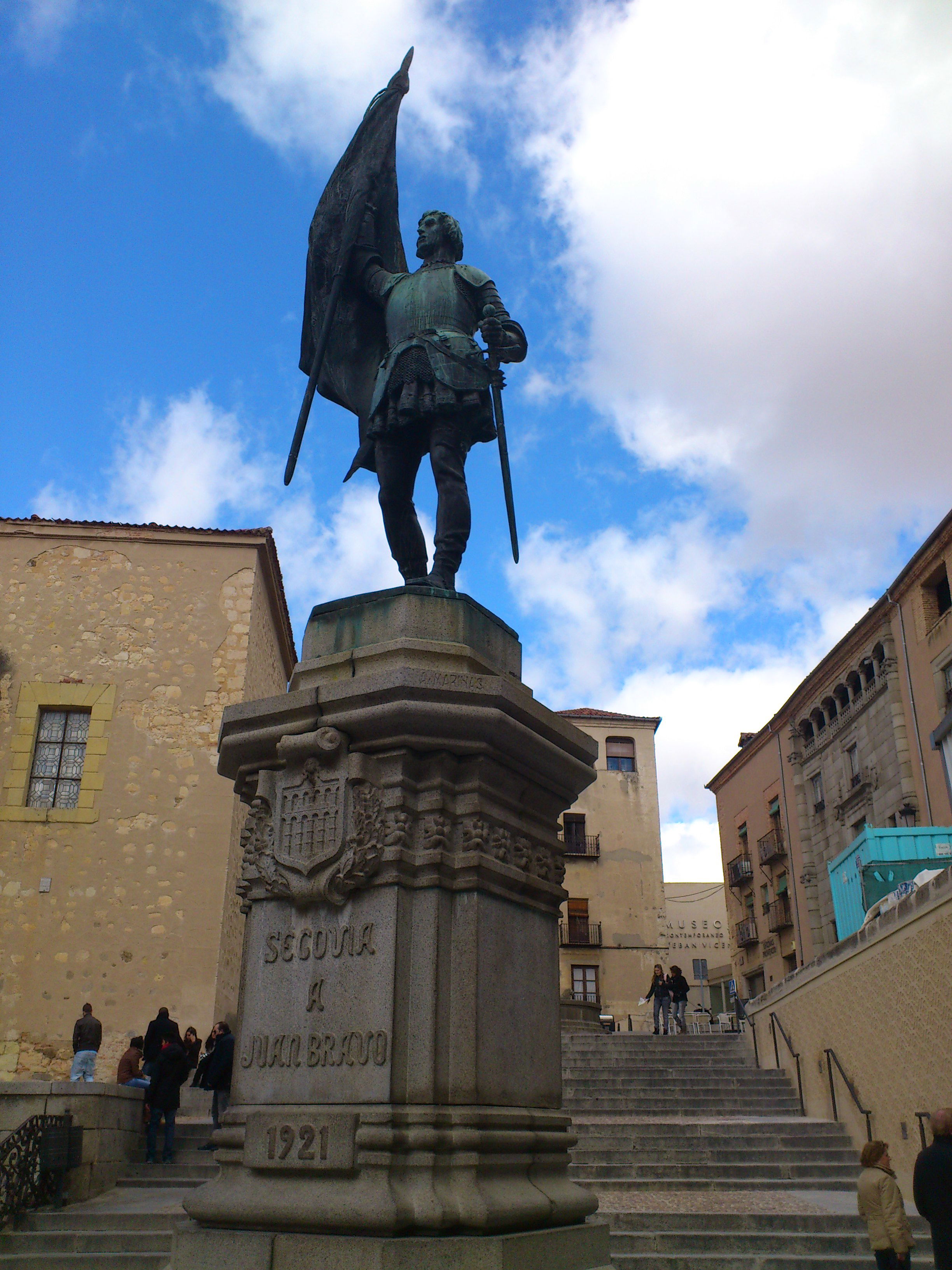 Calles de Segovia que cuentan historias y sorprenden al pasear