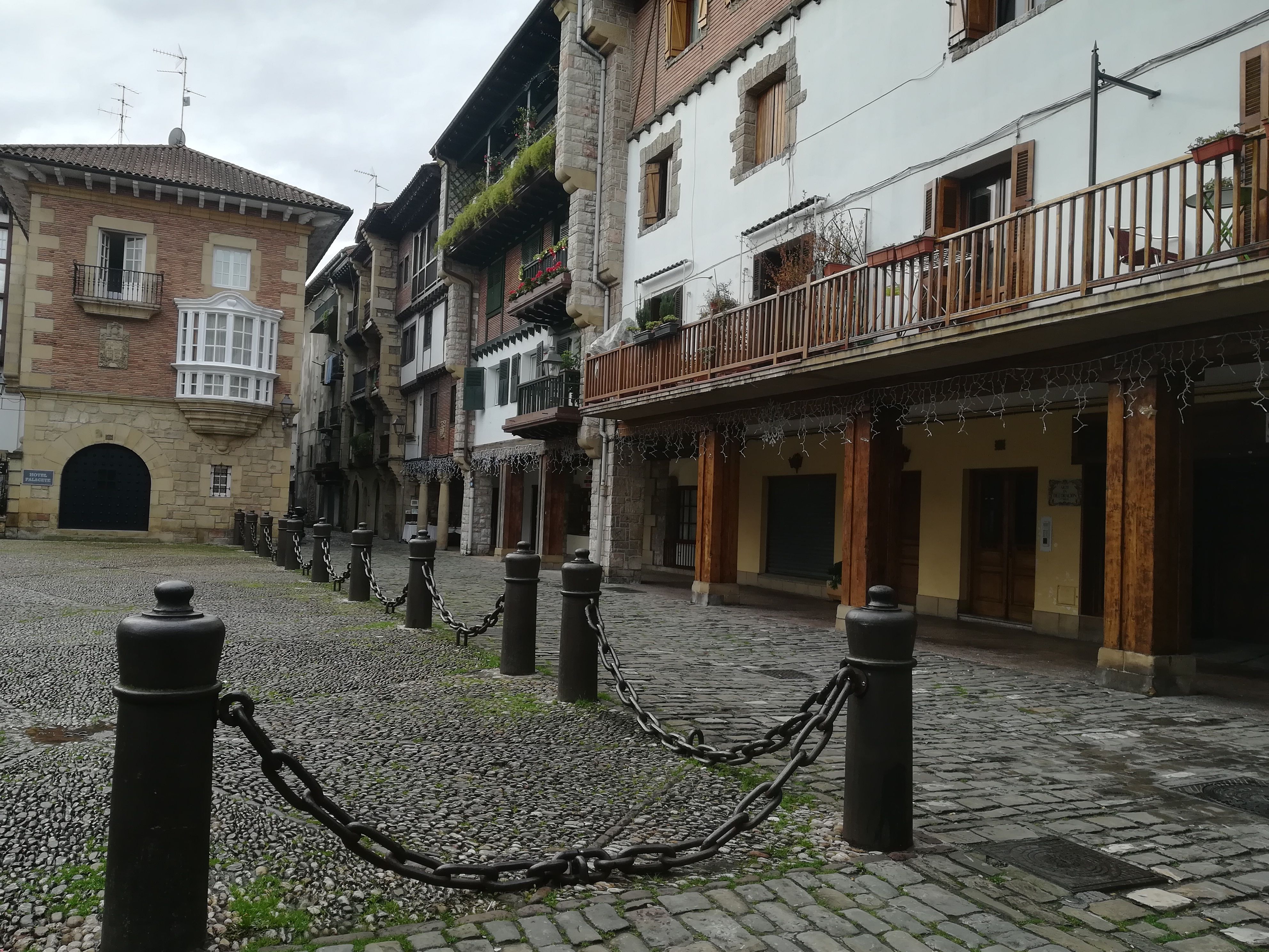 Plazas en Hondarribia: encanto y vida en cada rincón