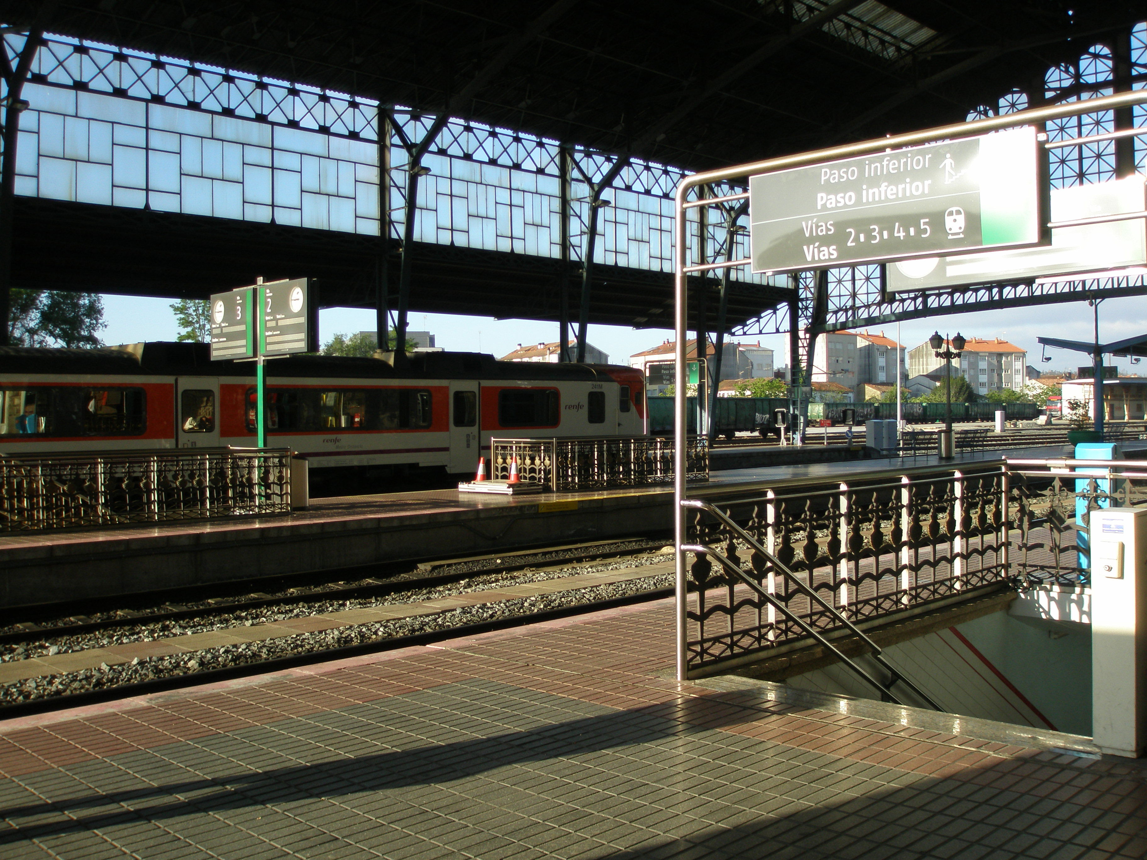 Estación de tren de Santiago, por Reconquista
