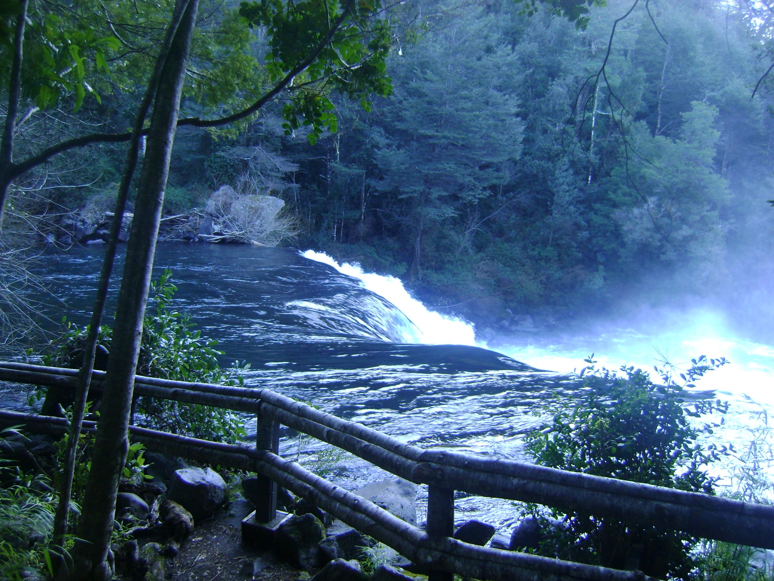 Salto de la Leona, por Karito Aravena Neculan
