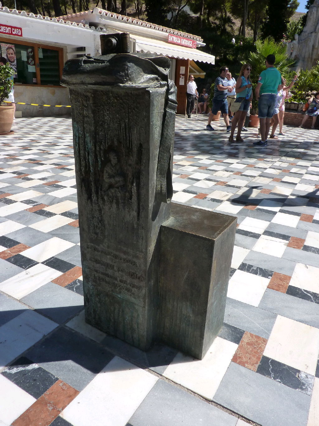 Plaza de los Descubridores (Nerja-Málaga), por Rocío Heredia Monreal