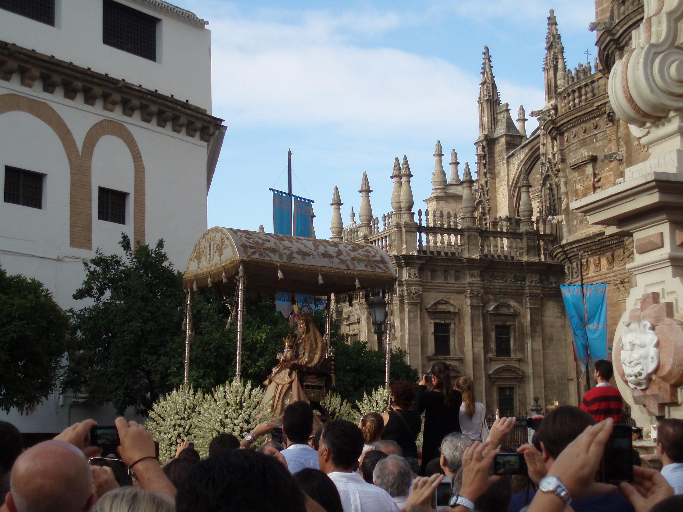 Plaza Virgen de los Reyes, por Encarna y sus viajes
