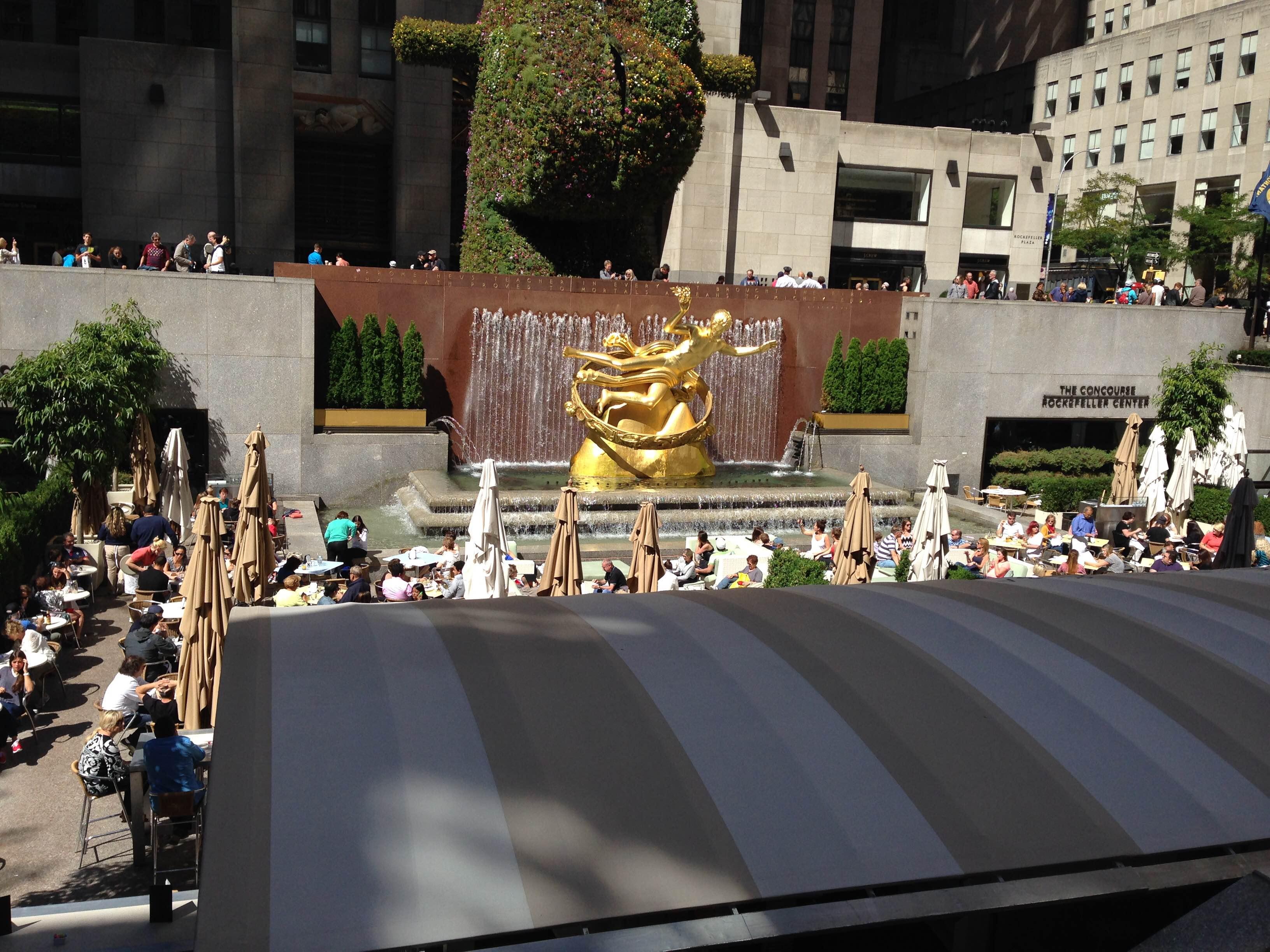 Rockefeller Plaza, por Alberto Levy
