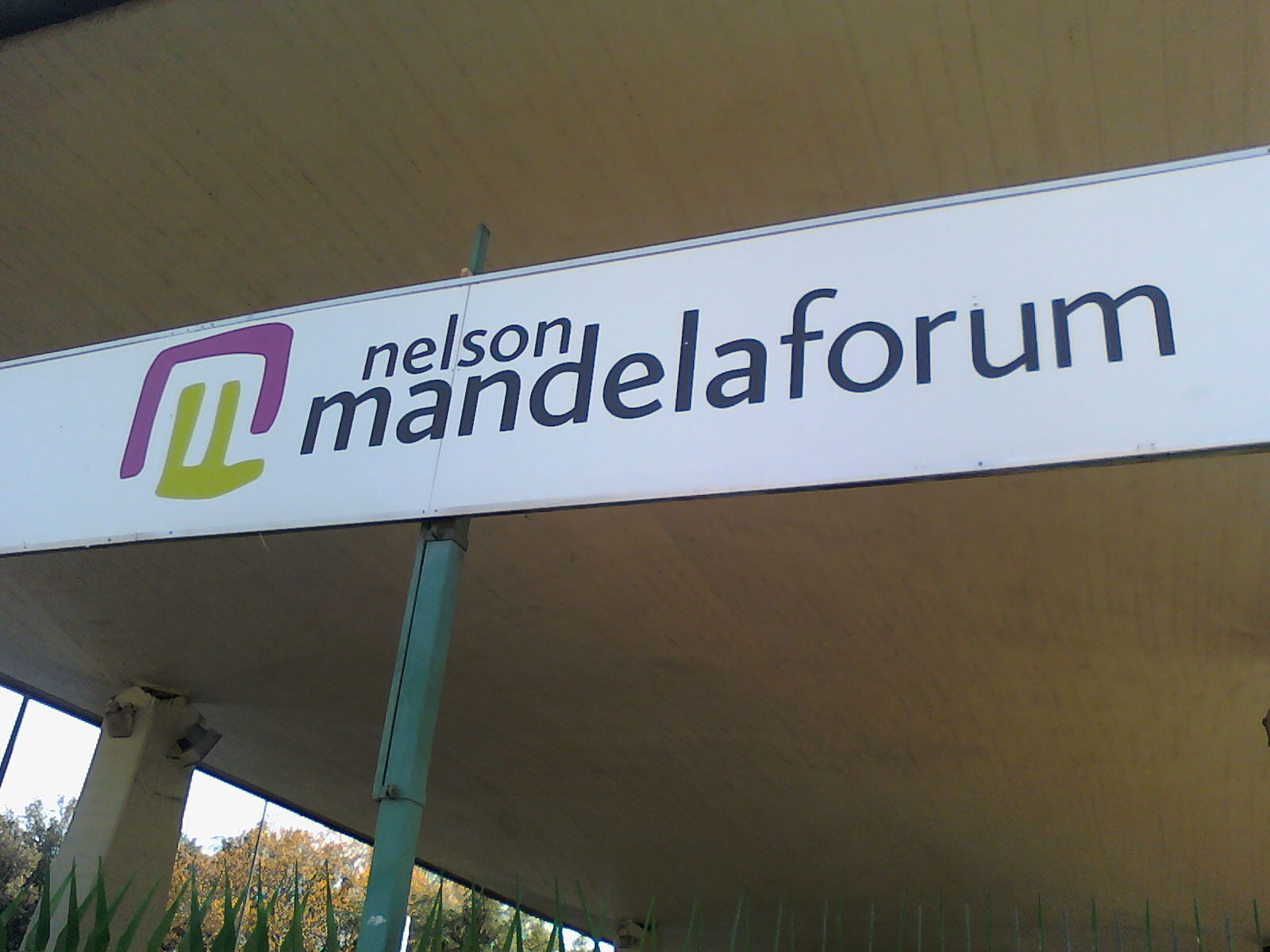 Mandela Forum, por Azzonzo