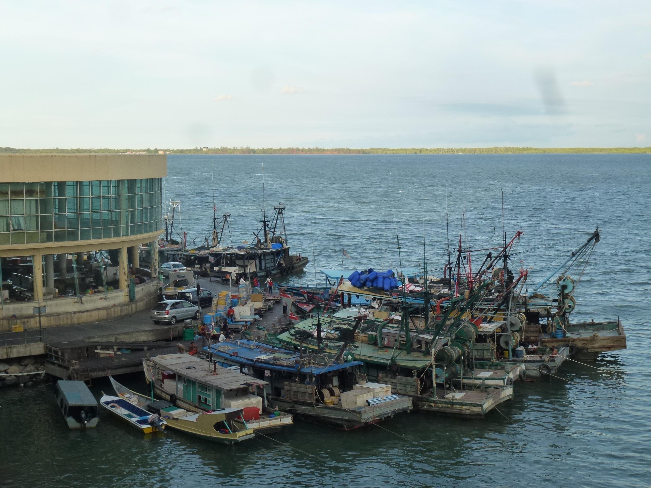 Puerto de Sandakan, por Mi Aventura Viajando