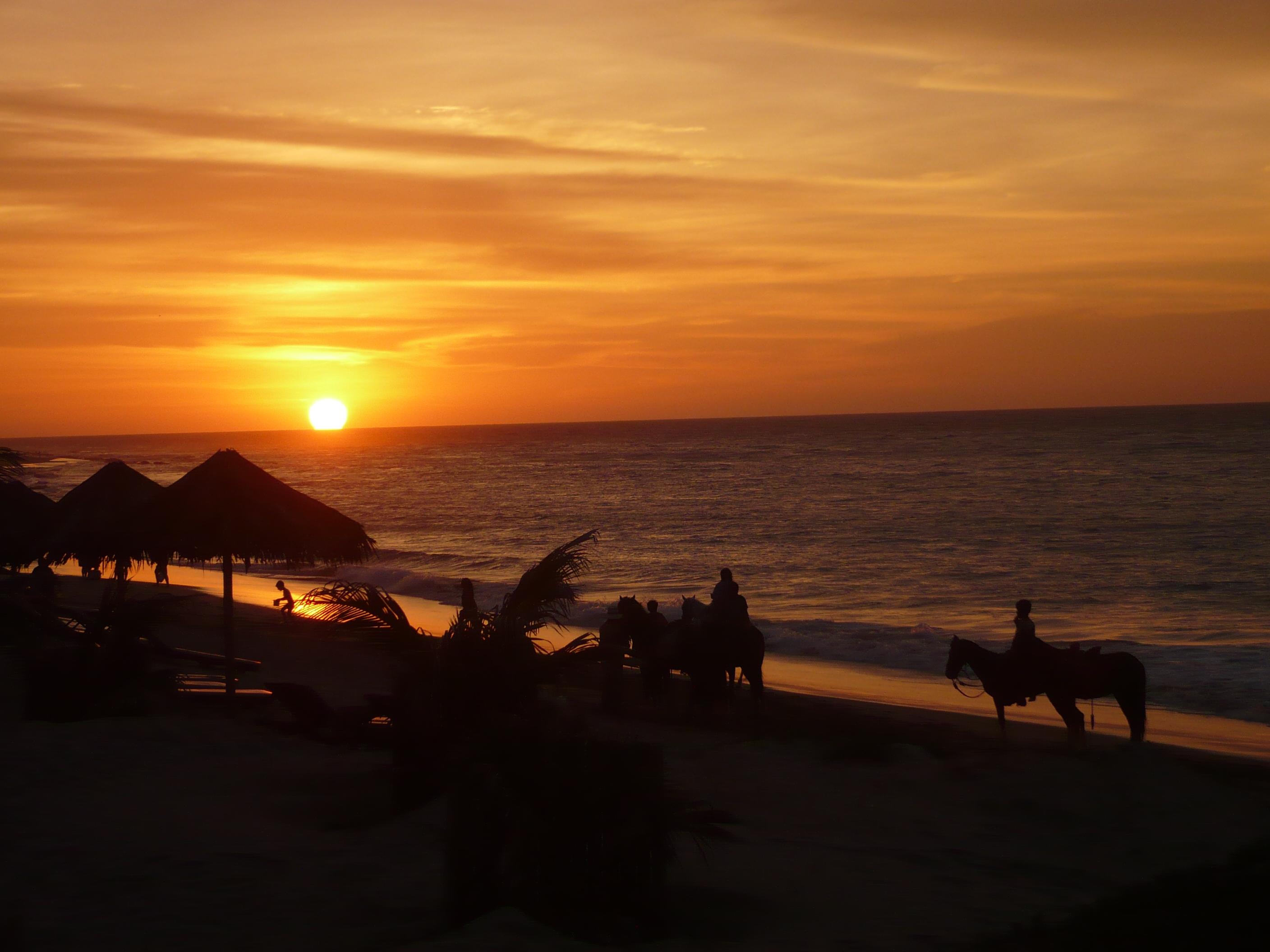 Atardecer en Máncora, por Alejandra Martinez
