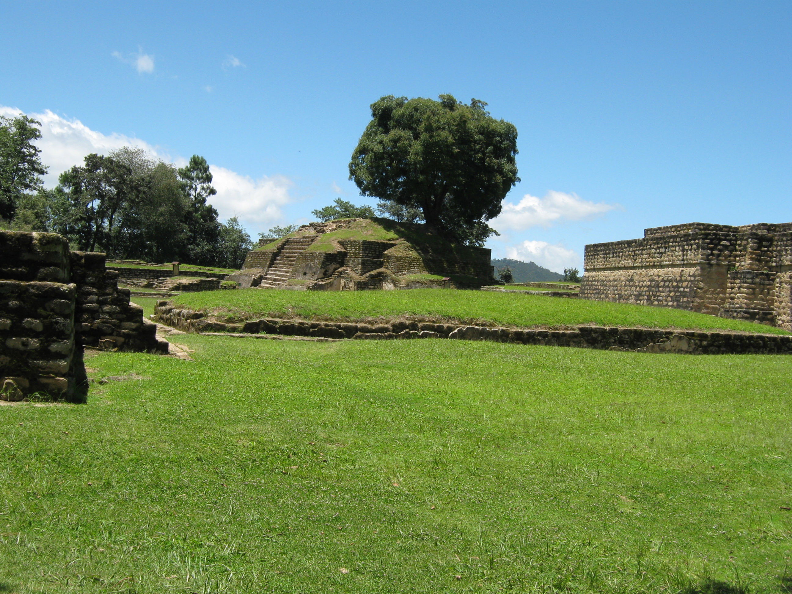 Sitio arqueológico de Iximché, por emilie 