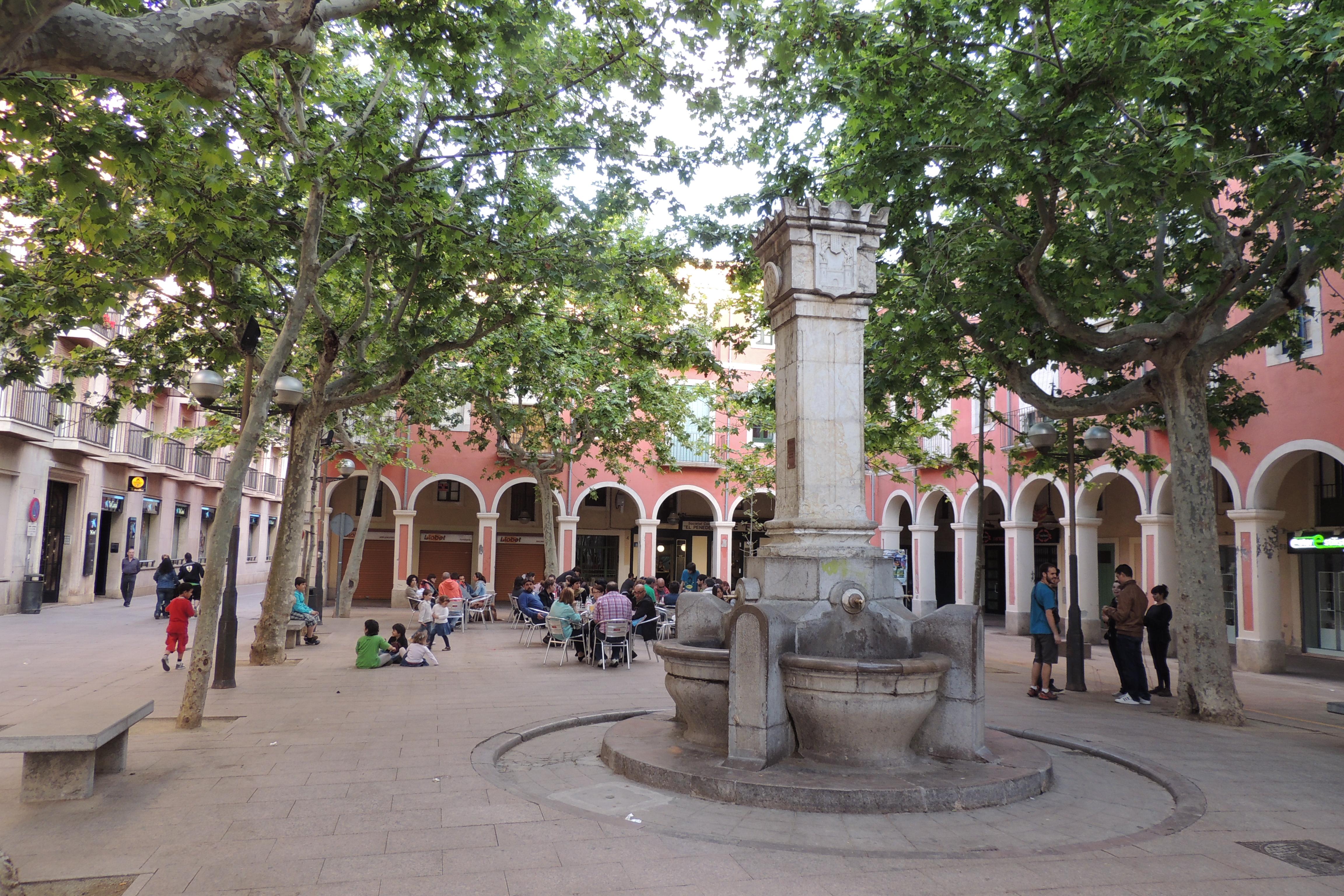 Encanto y actividad en las plazas de Vilafranca del Penedès