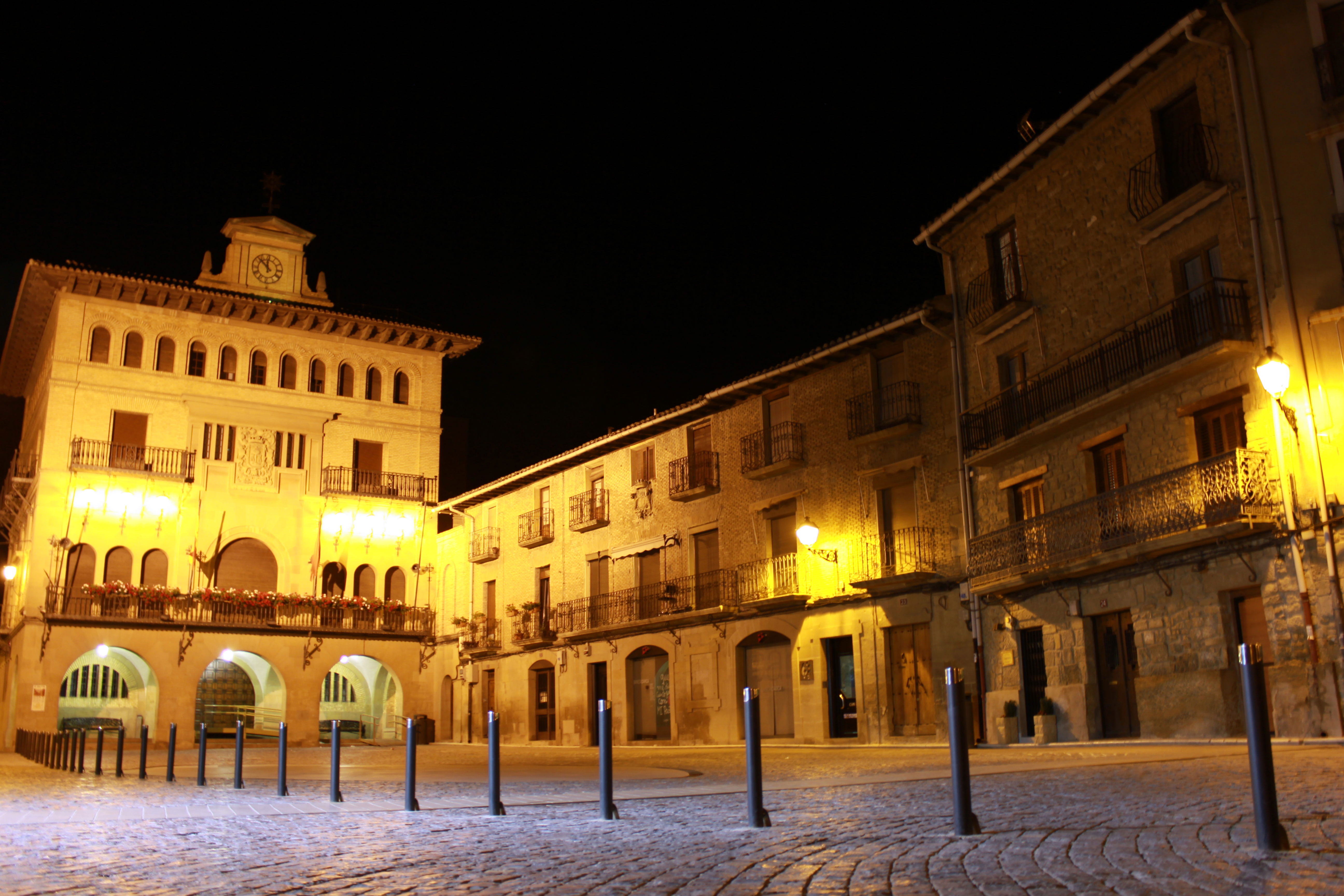 Plazas de Olite: un viaje a la historia y la esencia medieval