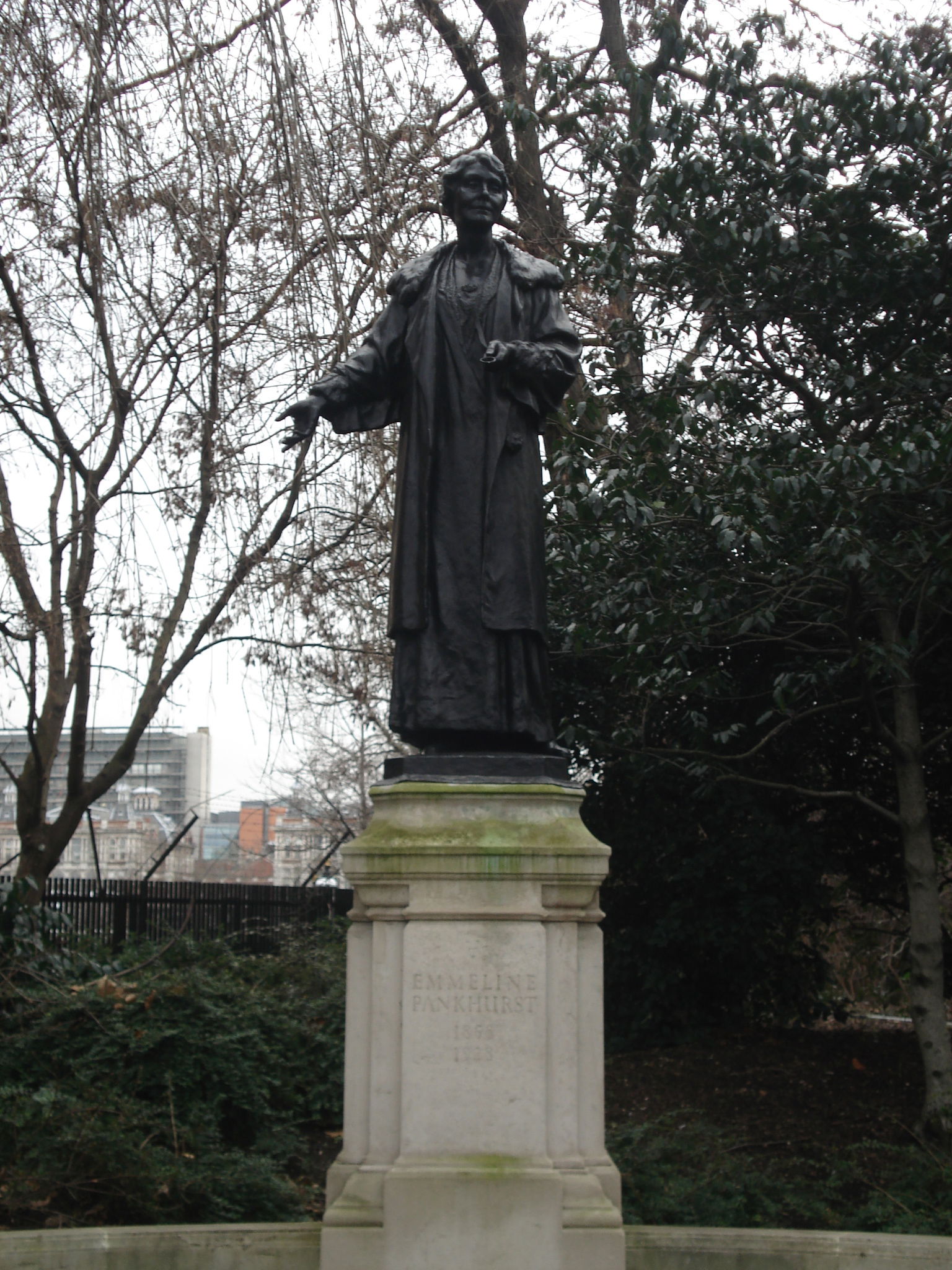 Estatua de Emmeline Pankhurst, por maeva sorbier
