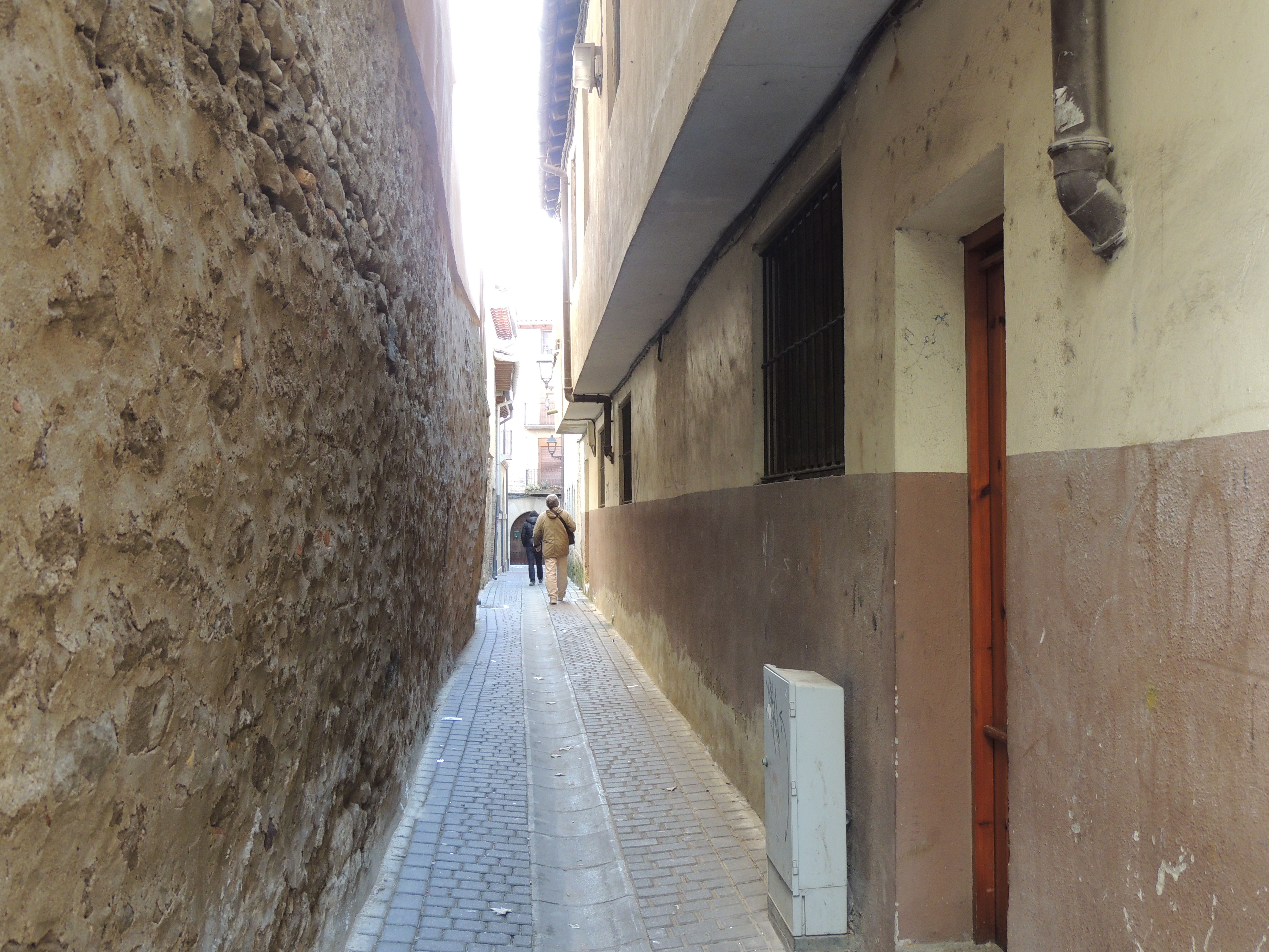 Calles de Puente la Reina: un recorrido por su historia y encanto