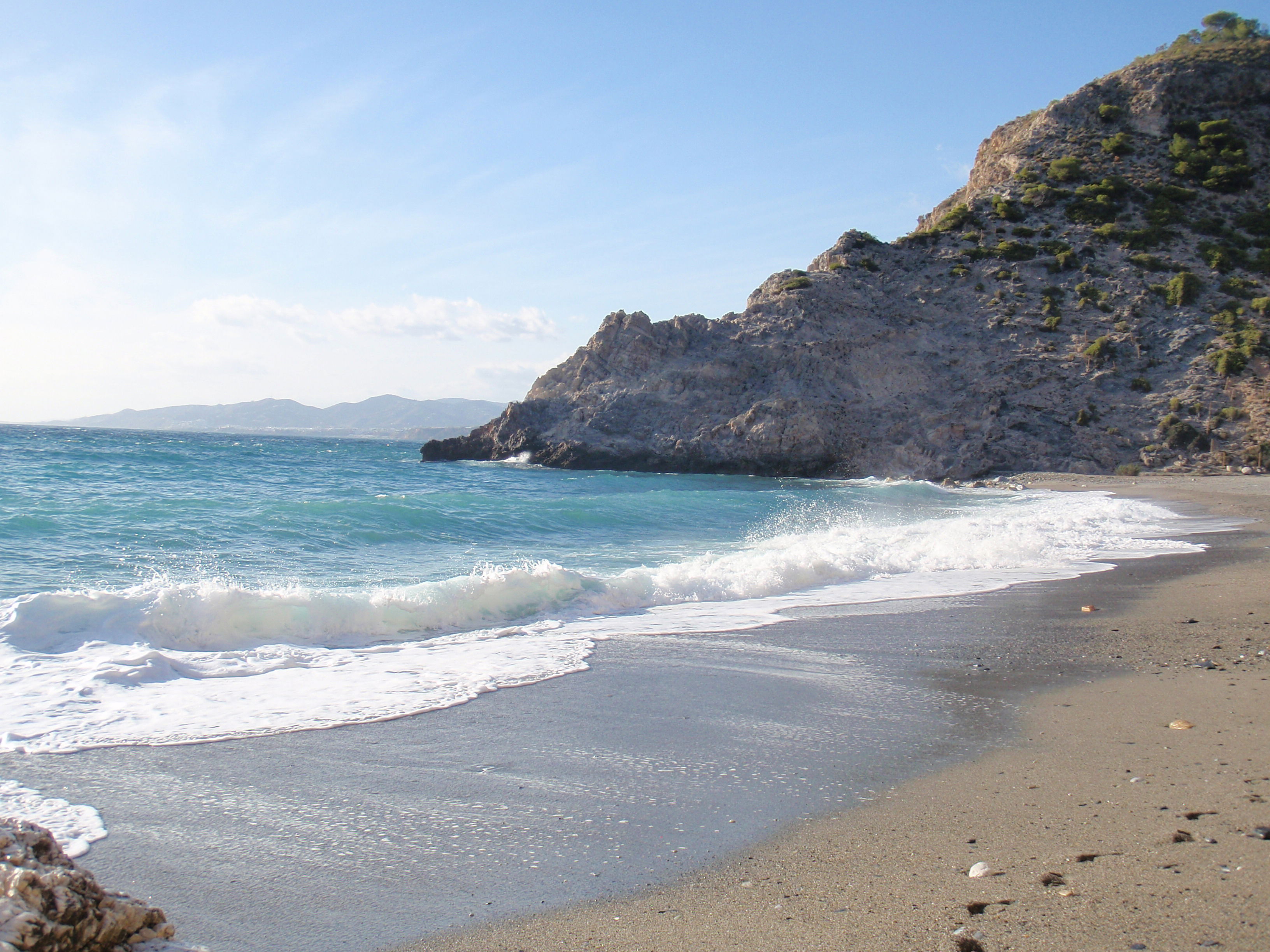 Playas en La Herradura: un rincón de belleza mediterránea por descubrir