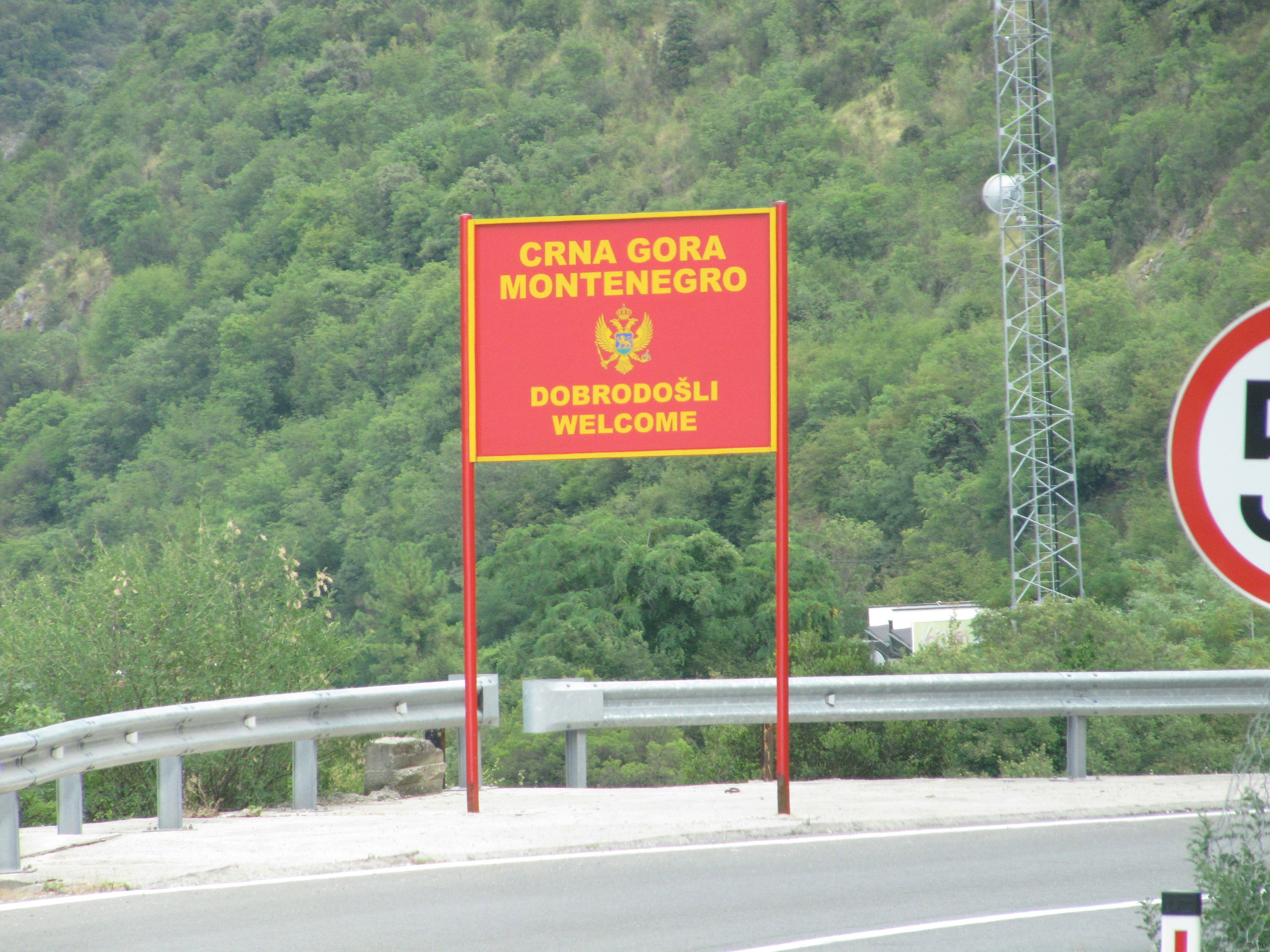 Frontera de Debeli Brijeg  (Montenegro), por Héctor mibauldeblogs.com