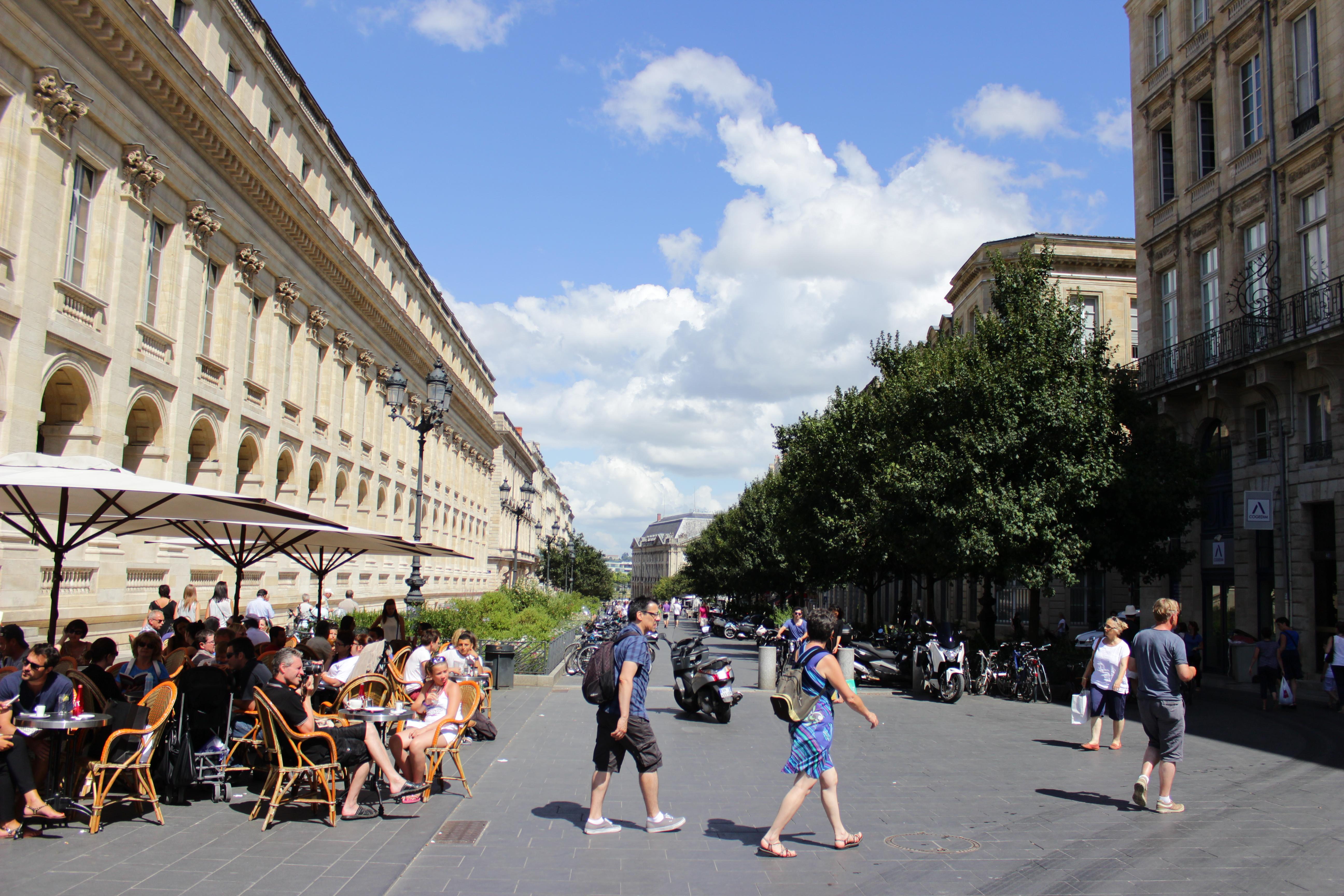 Plazas en Burdeos: descubre su encanto y vibrante vida urbana