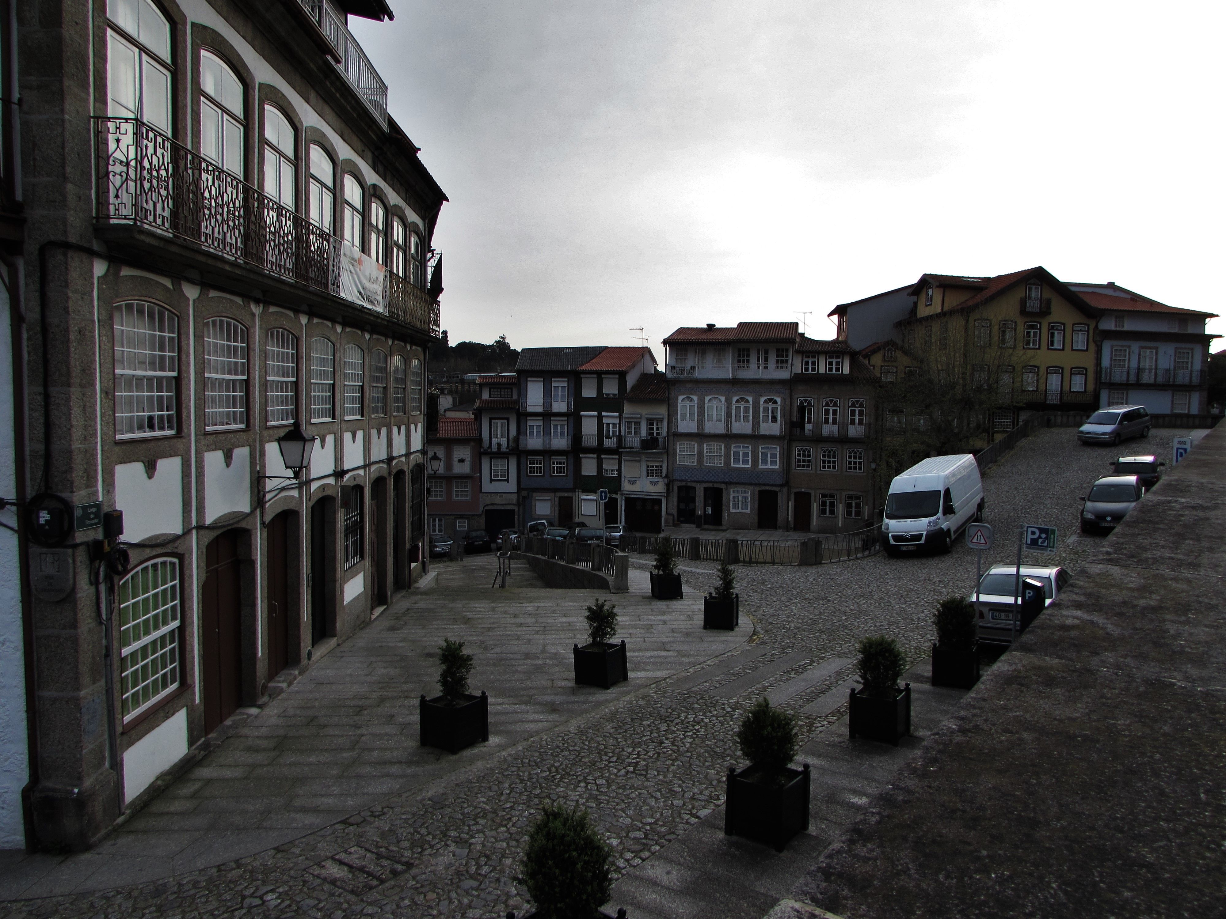 Largo do Trovador, por Helena Compadre