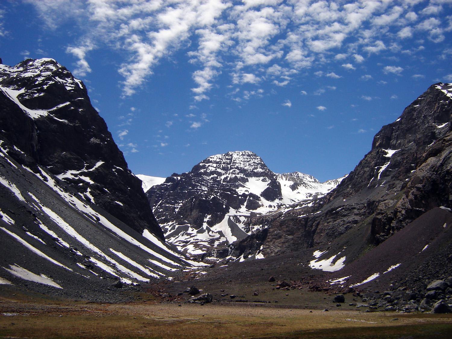 Parque Cordillera Yerba Loca, por Tribi Lin