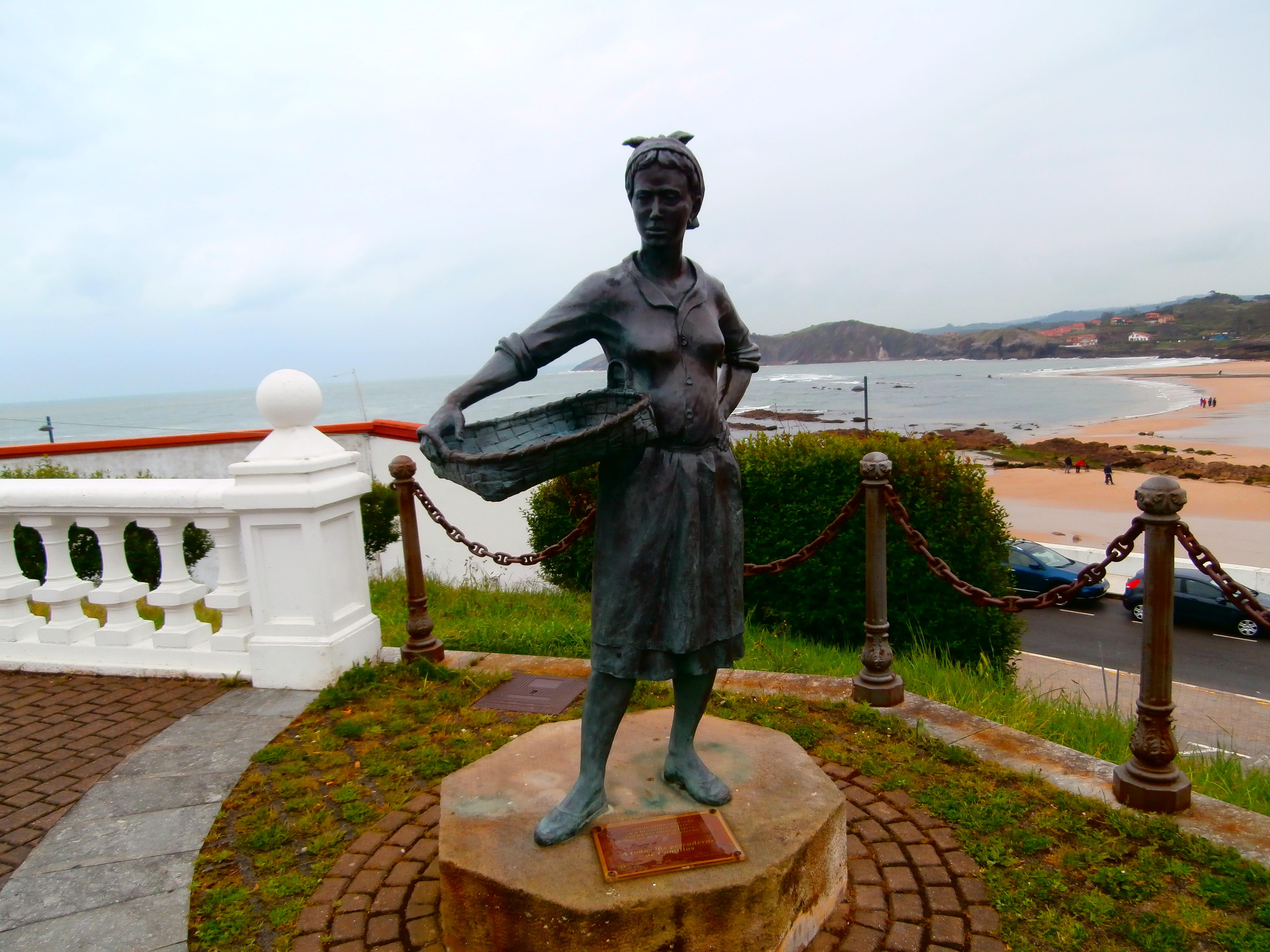 Estatuas en Comillas que cuentan historias de arte y tradición