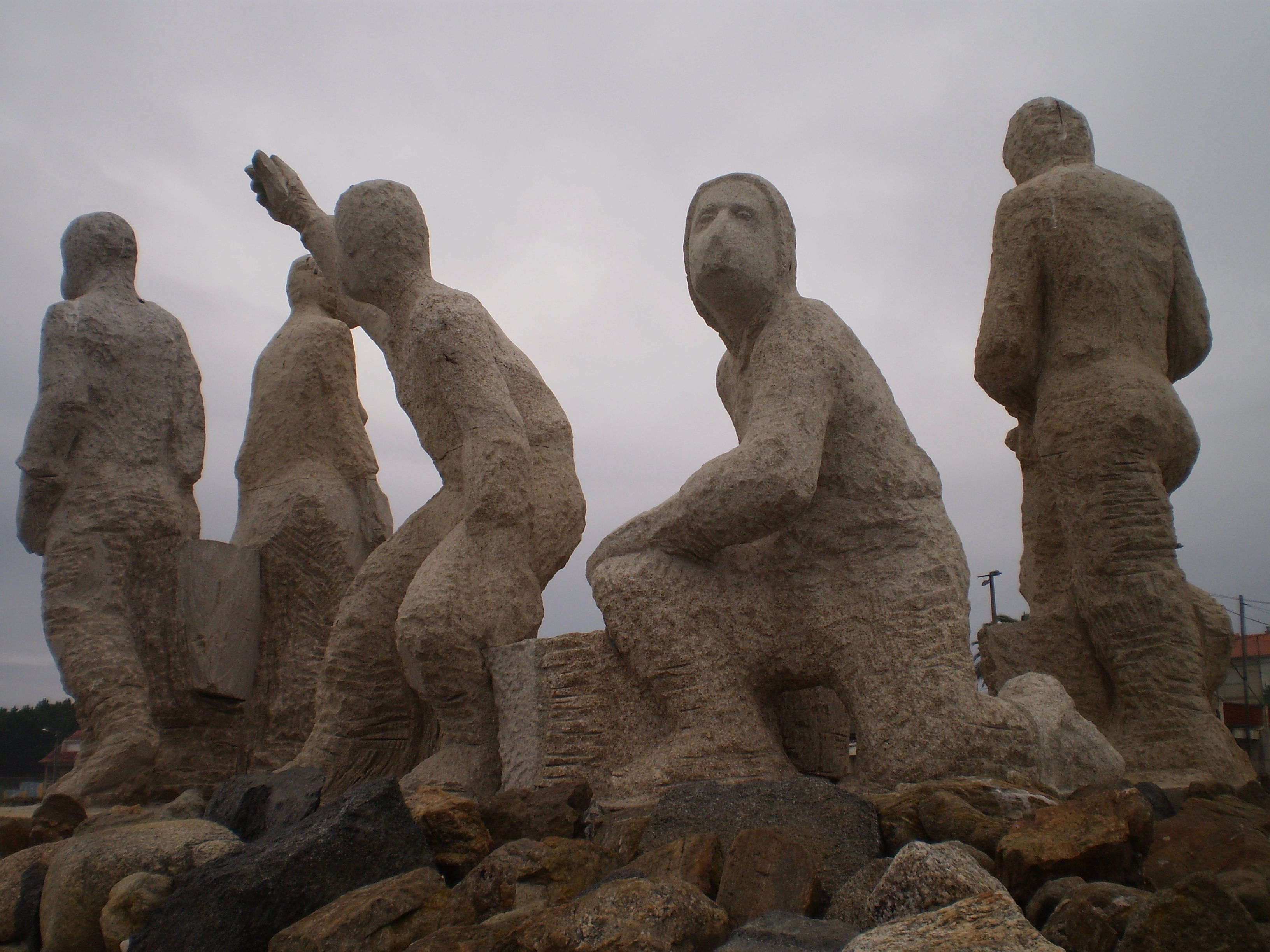 Estatuas en O Grove: Arte y Naturaleza que Cuentan Historias