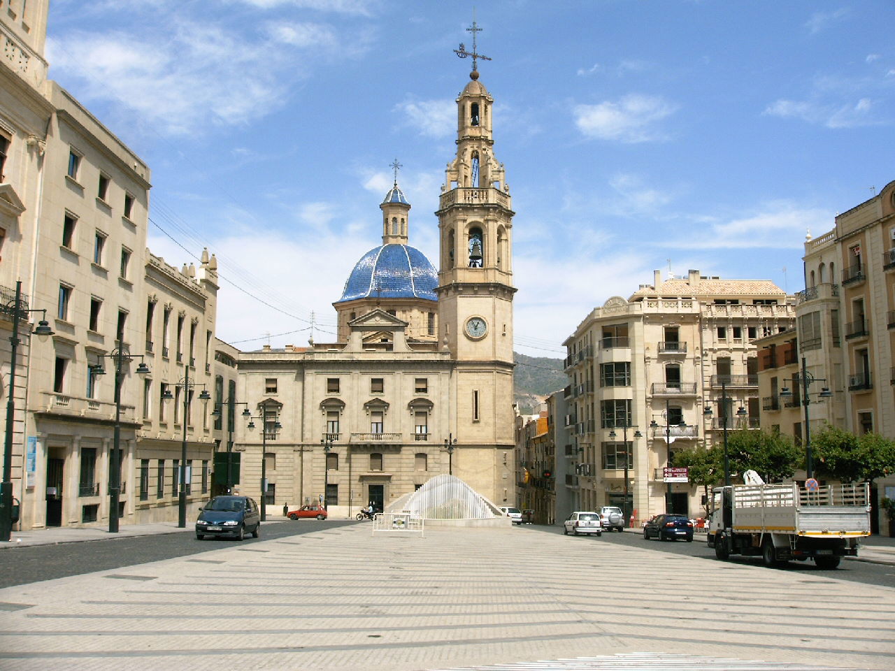 Plaza del ayuntamiento, por sala2500