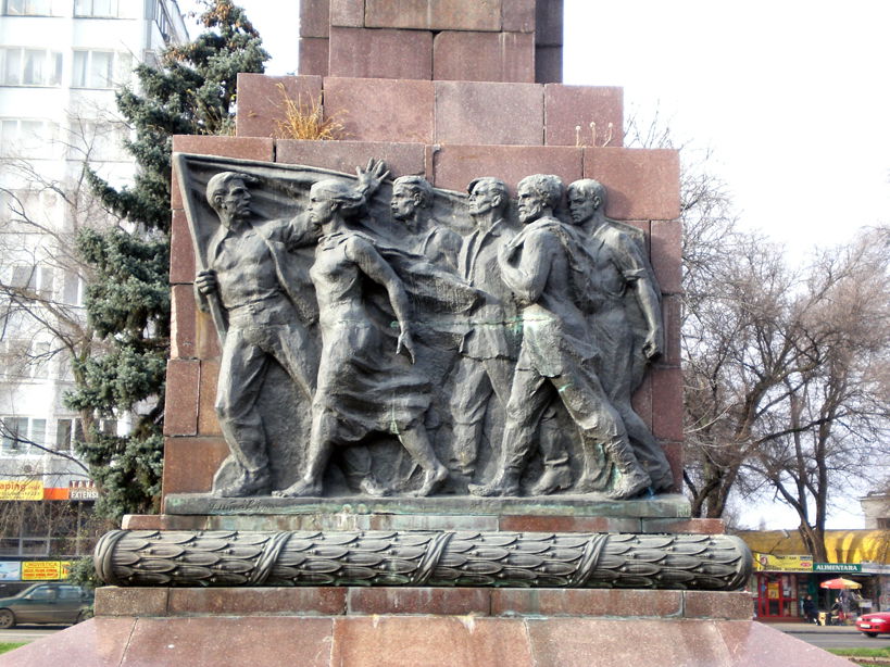 Monumento de los militantes para el poder soviético, por Iuliana Covaliu