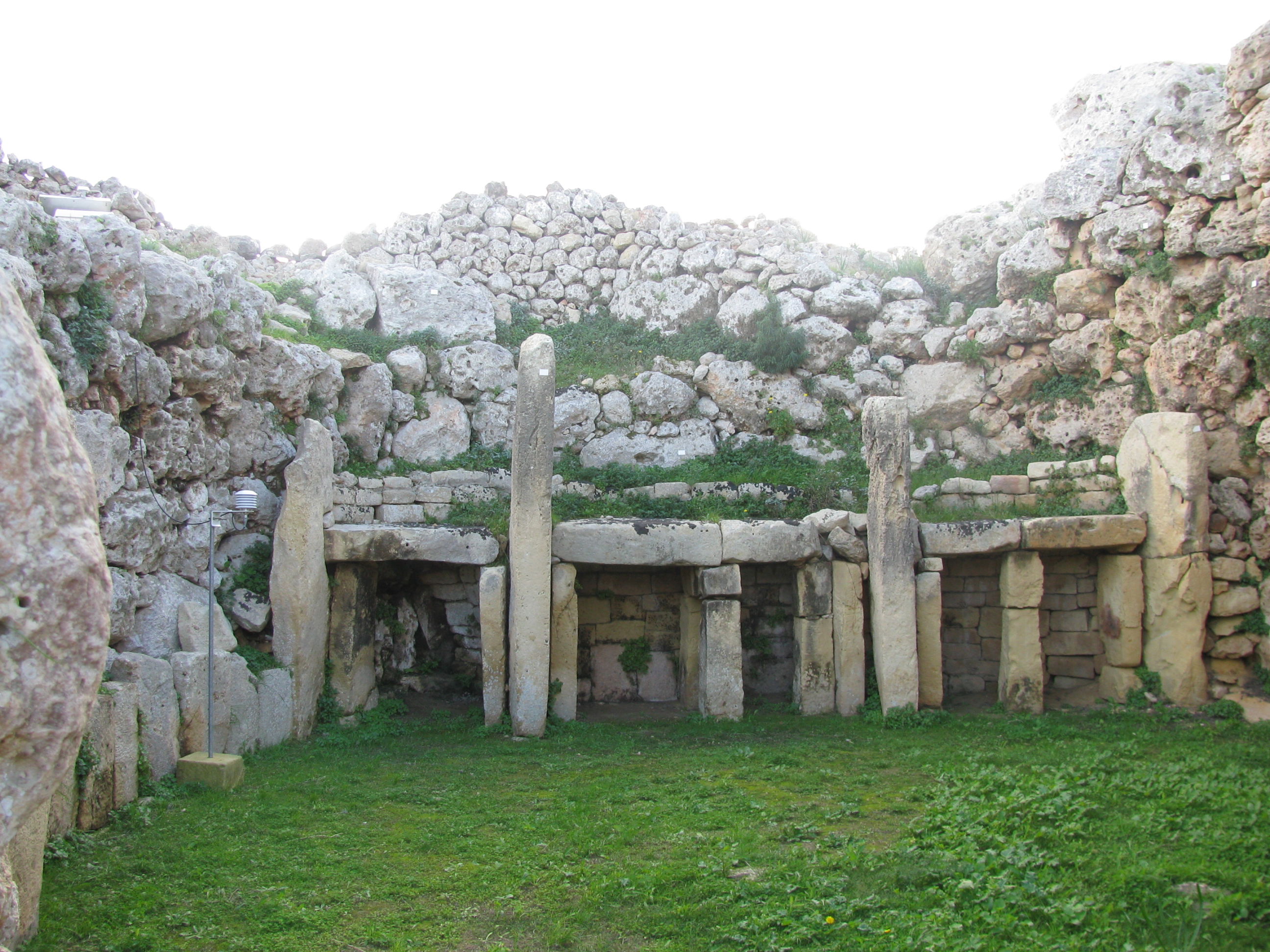 Templos megalíticos de Ġgantija, por Lonifasiko