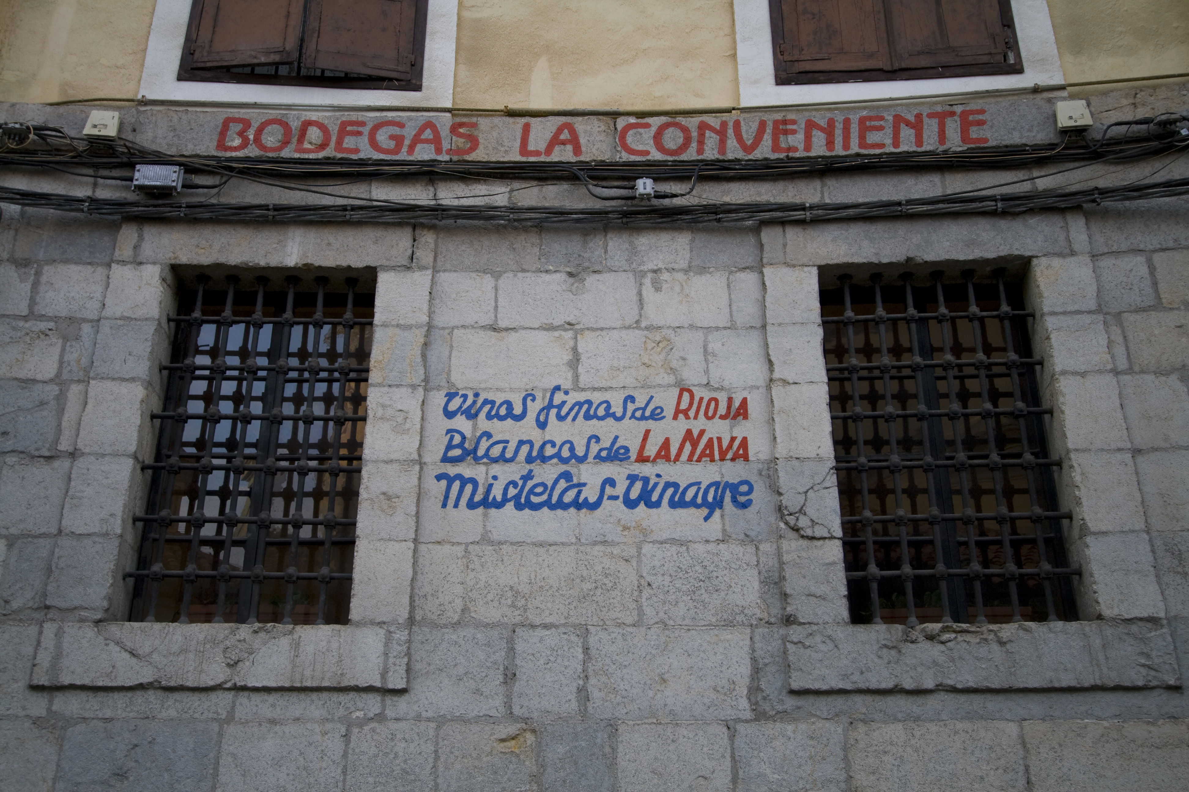 Bodegas la Conveniente, por Ele Baños