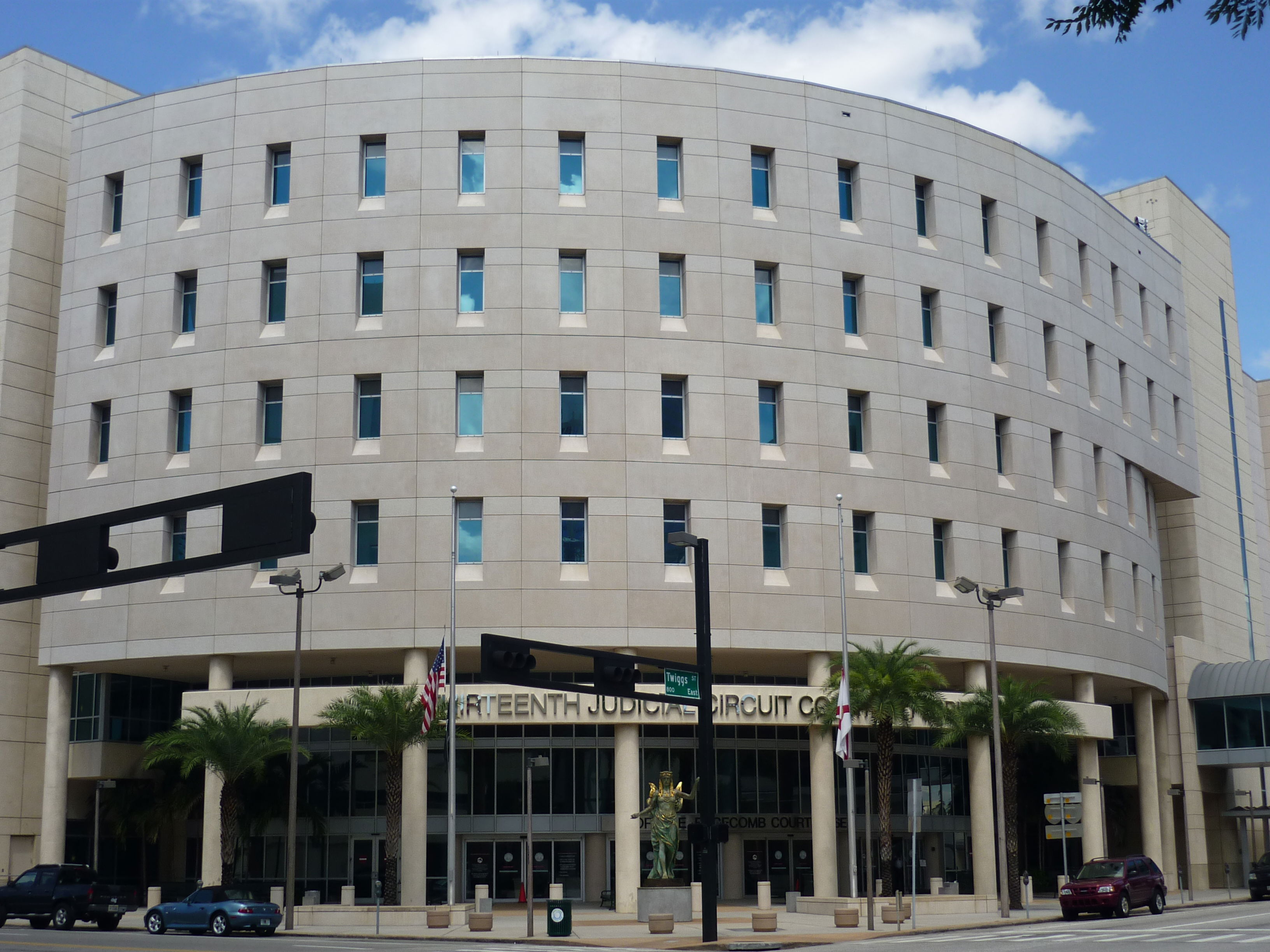 Thirteenth Judicial Circuit Tampa, por Coline