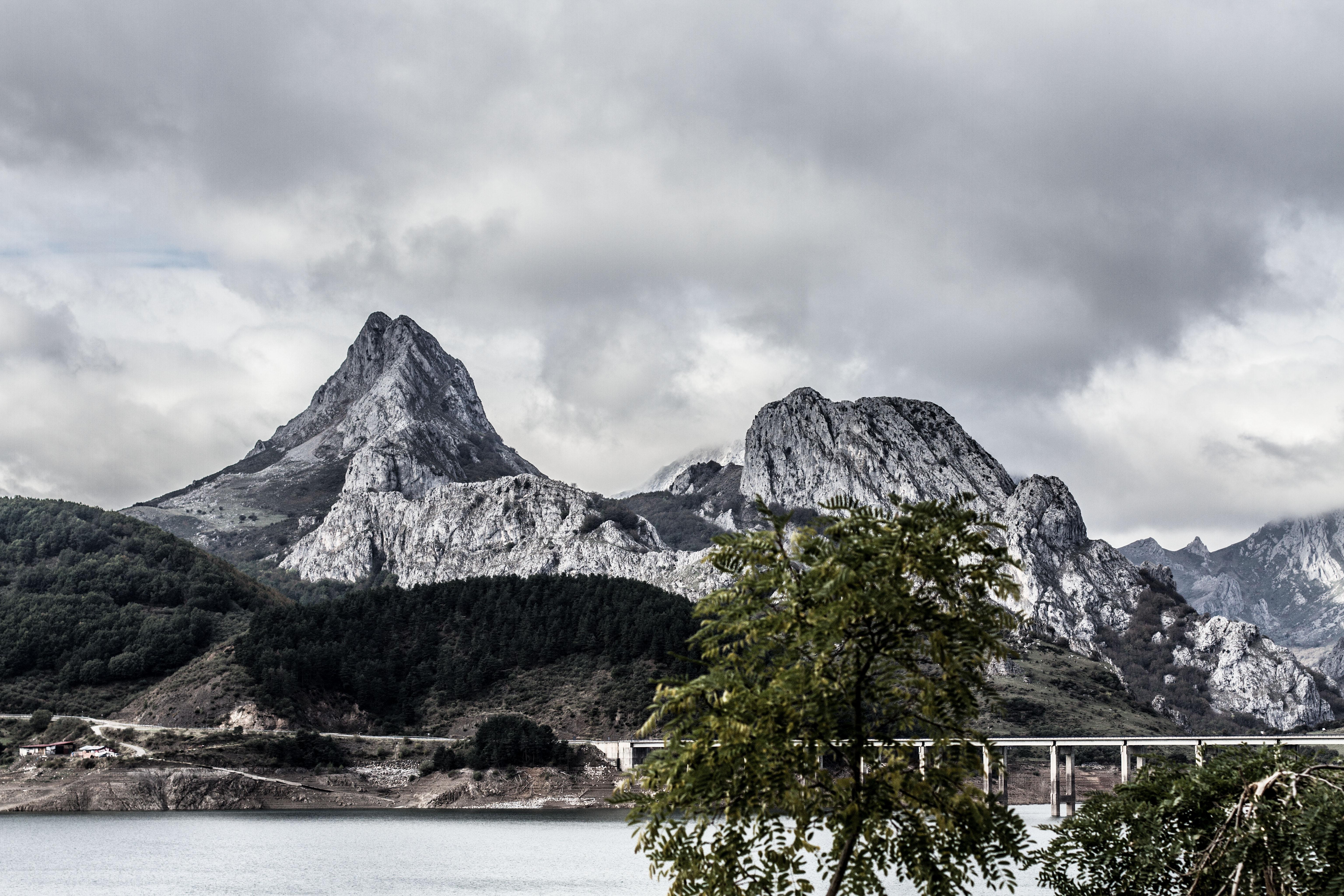 Los mejores pueblos de España para disfrutar de la nieve y más