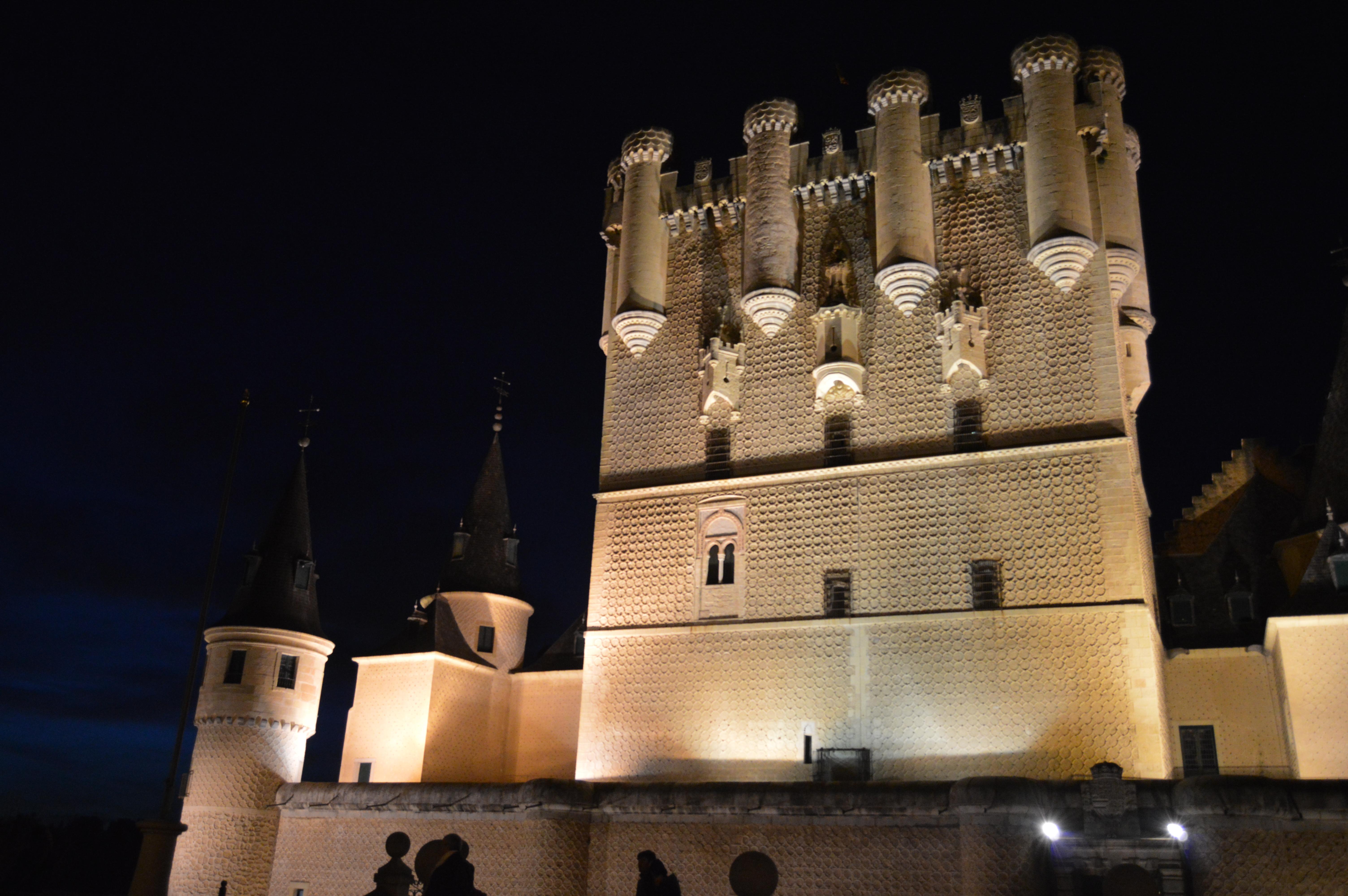 Castillos en Segovia: descubre la magia de sus impresionantes fortificaciones