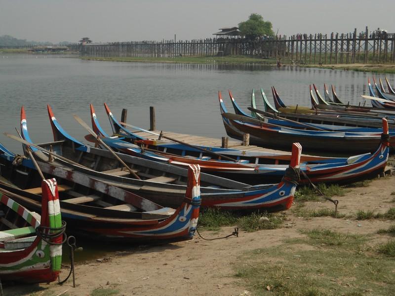 Bateaux du lac Taung Ta Man, por Marie & Matt