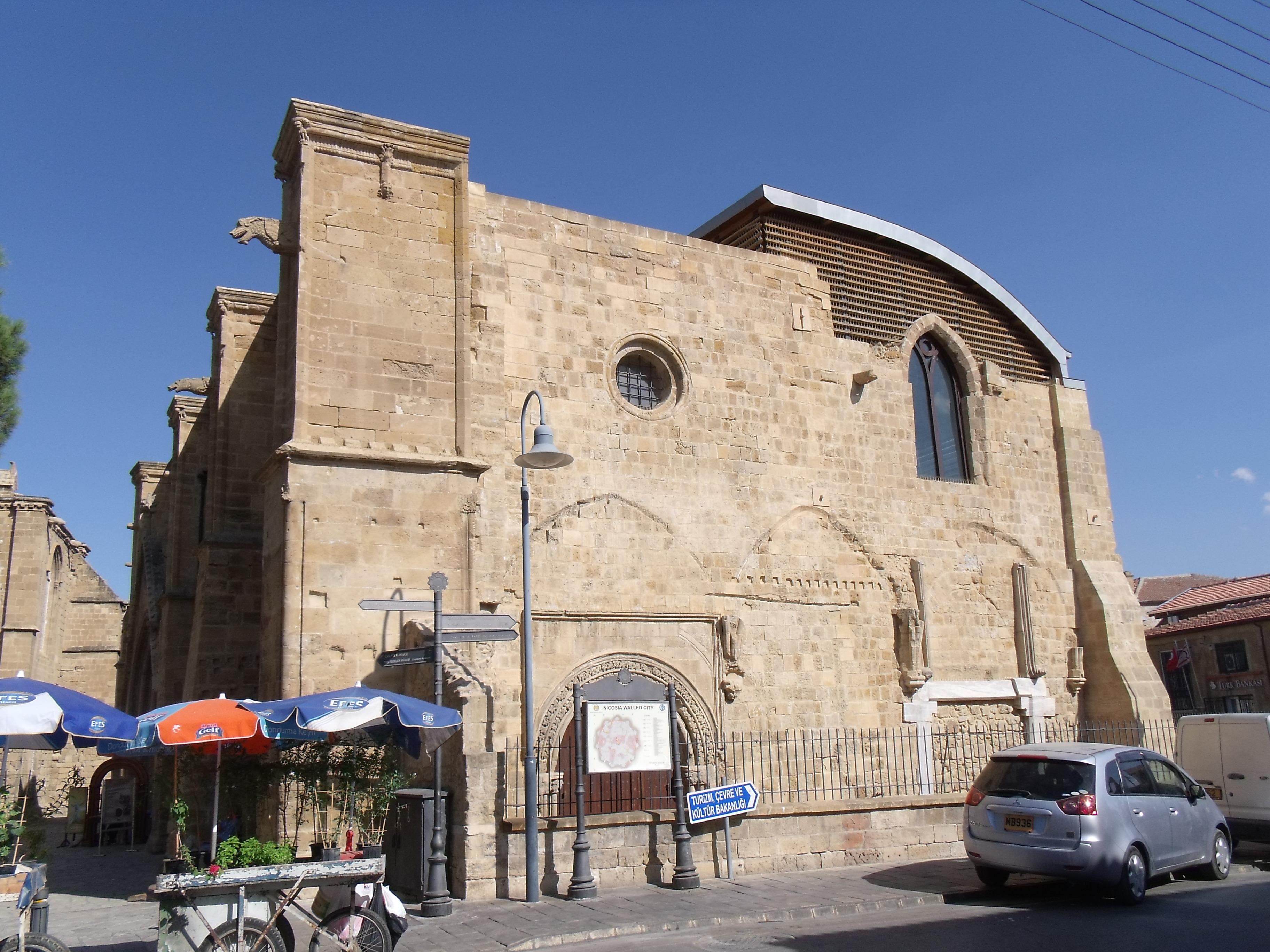 The Bedesten (Iglesia San Nicolás) Nicosia Norte, por sala2500