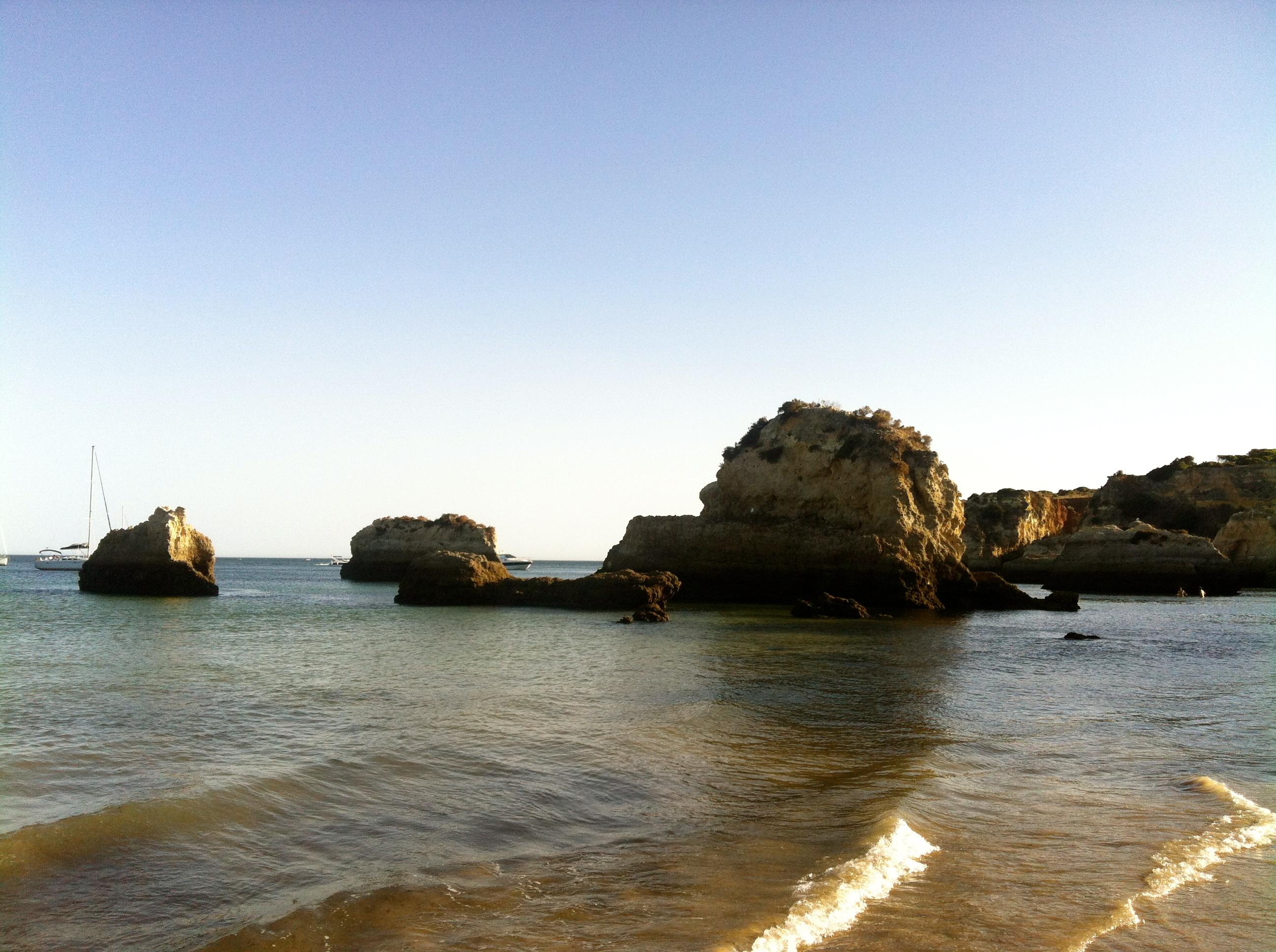 Praia do Alemão ou Barranco das Canas, por Inés Chueca