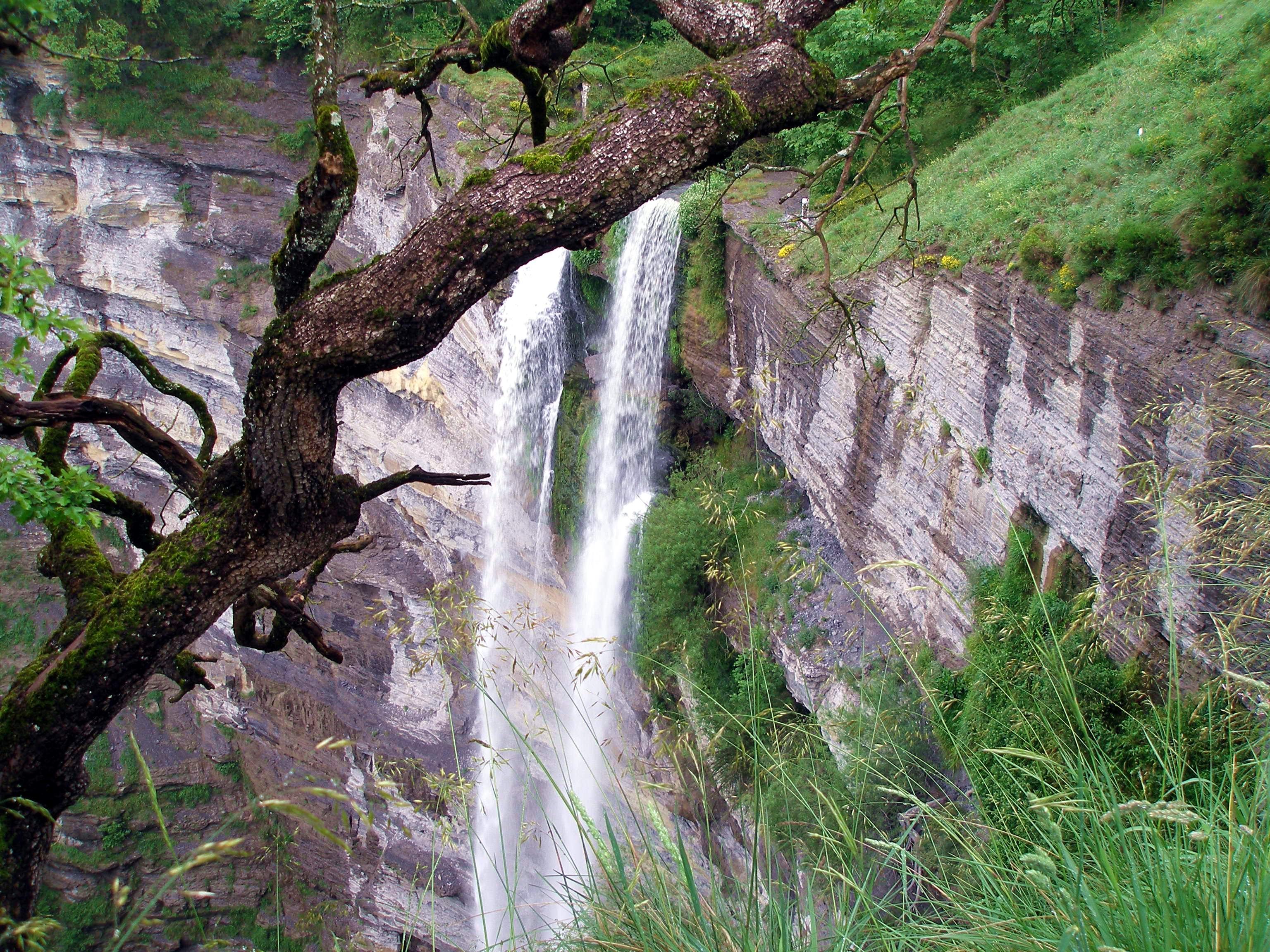 Cascada de Gujuli, por Maria José Hage