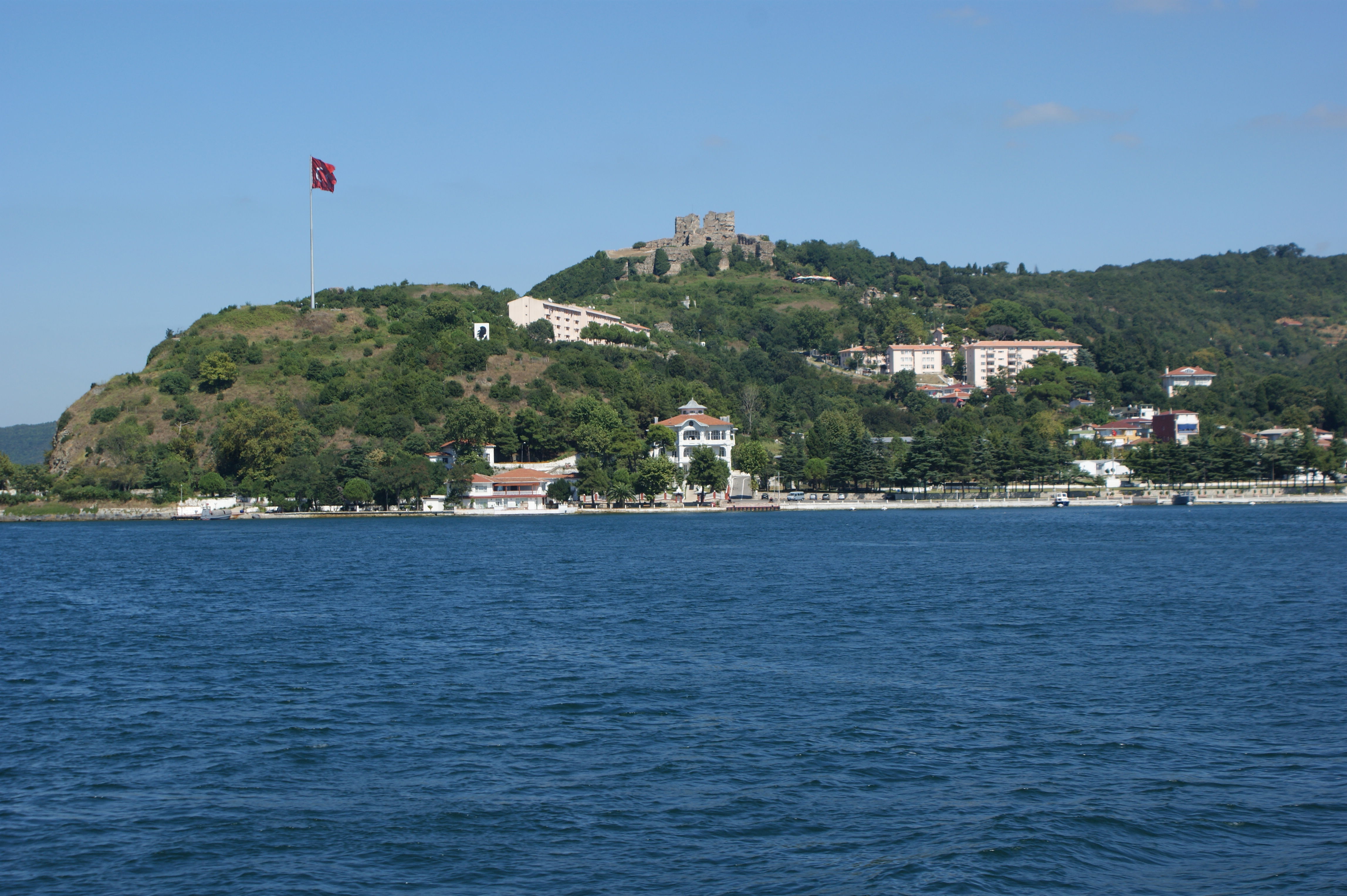 Pueblo de Anadolu Kavagi, por Anne-Laure Caquineau
