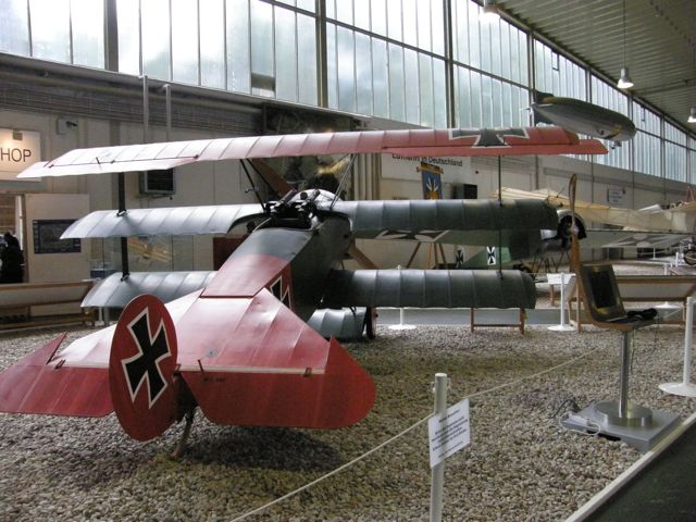 Museo de Historia Militar - Luftwaffe Museum, por cycle-travels 