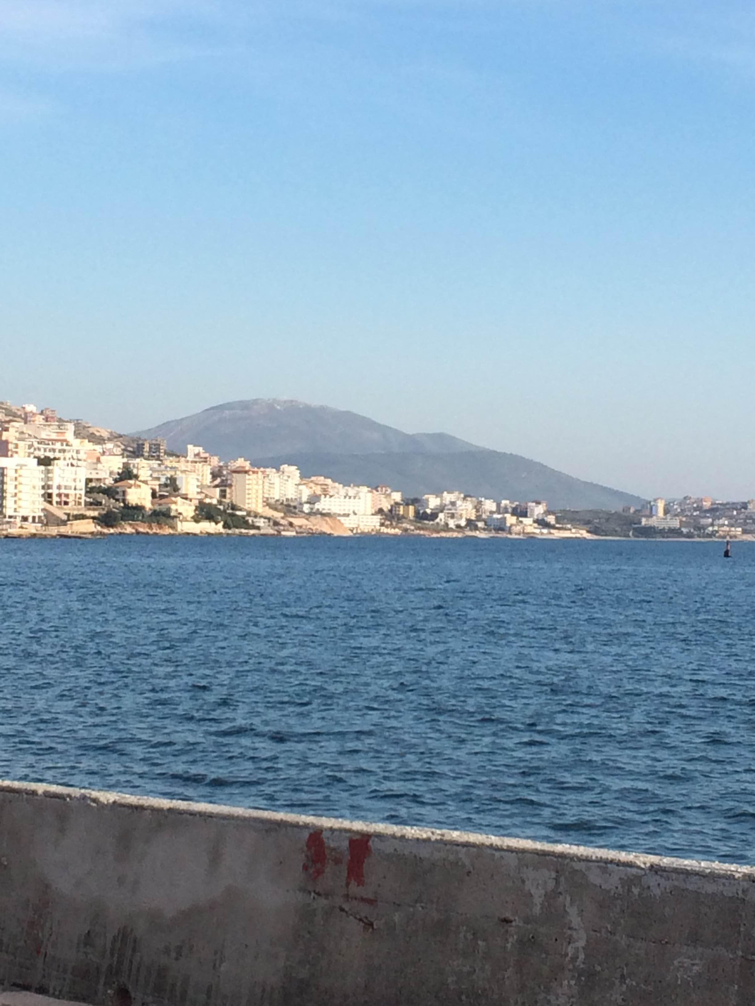 Porto de Sarande, por fatos