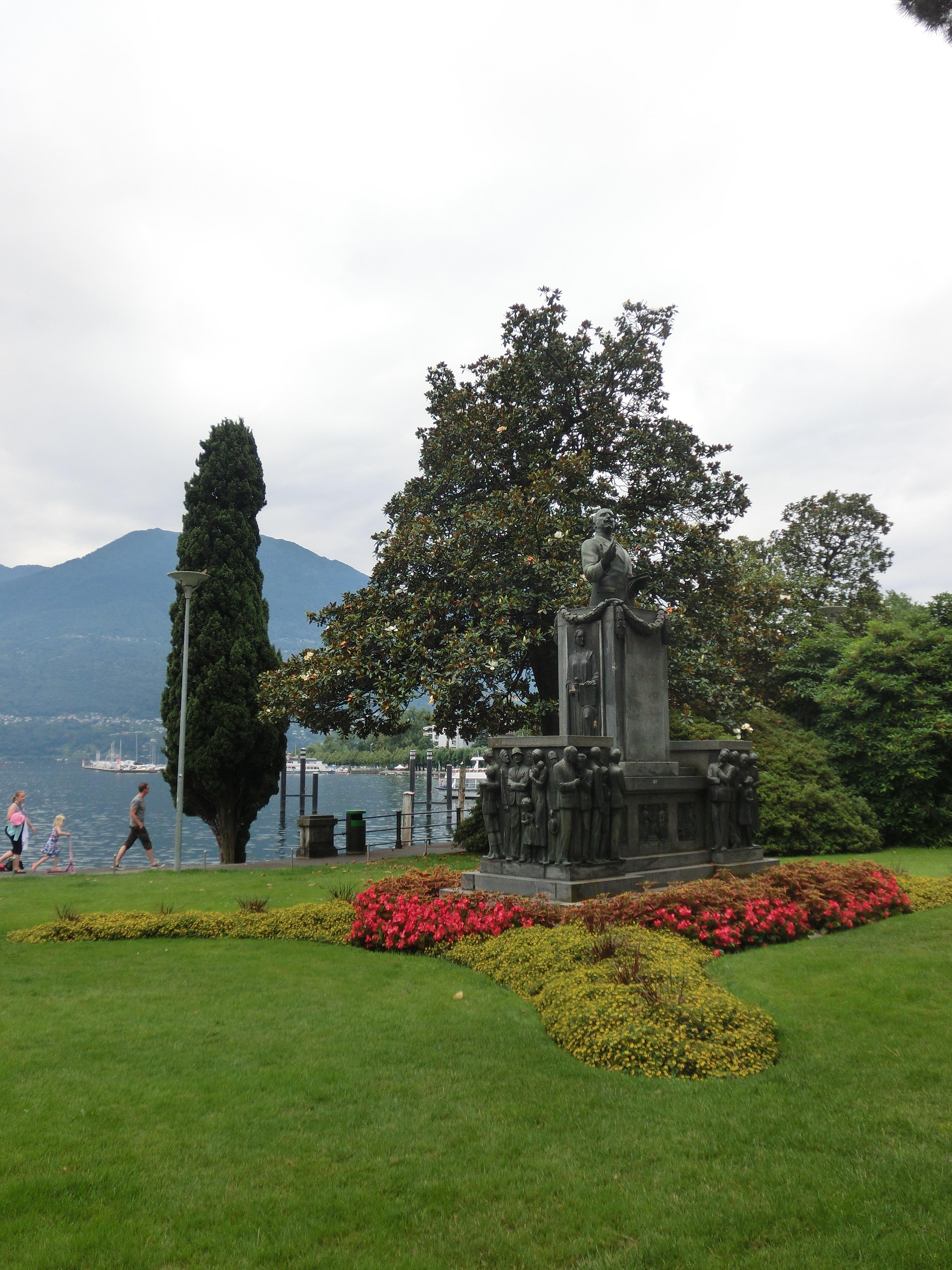 Monumento a Giuseppe Cattori, por Ciro