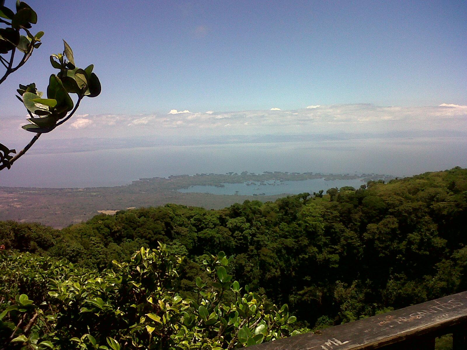 De paseo volcan mombacho, por Henry Bismarck Arauz Guido