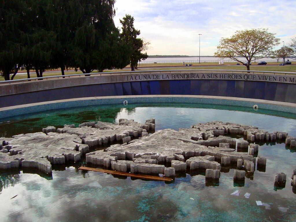 Monumento a los caídos en Malvinas, por Marta Pilar