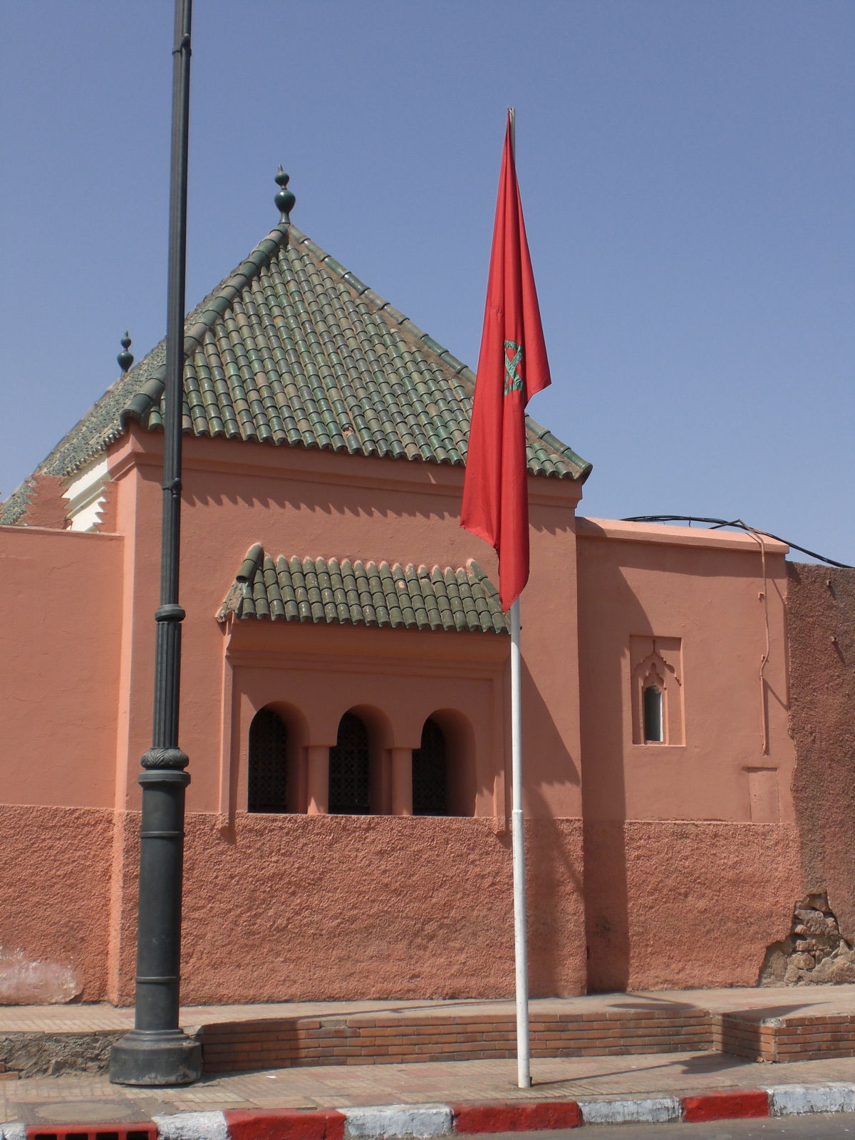 Tumba de Youssef Bentachfine, por guanche