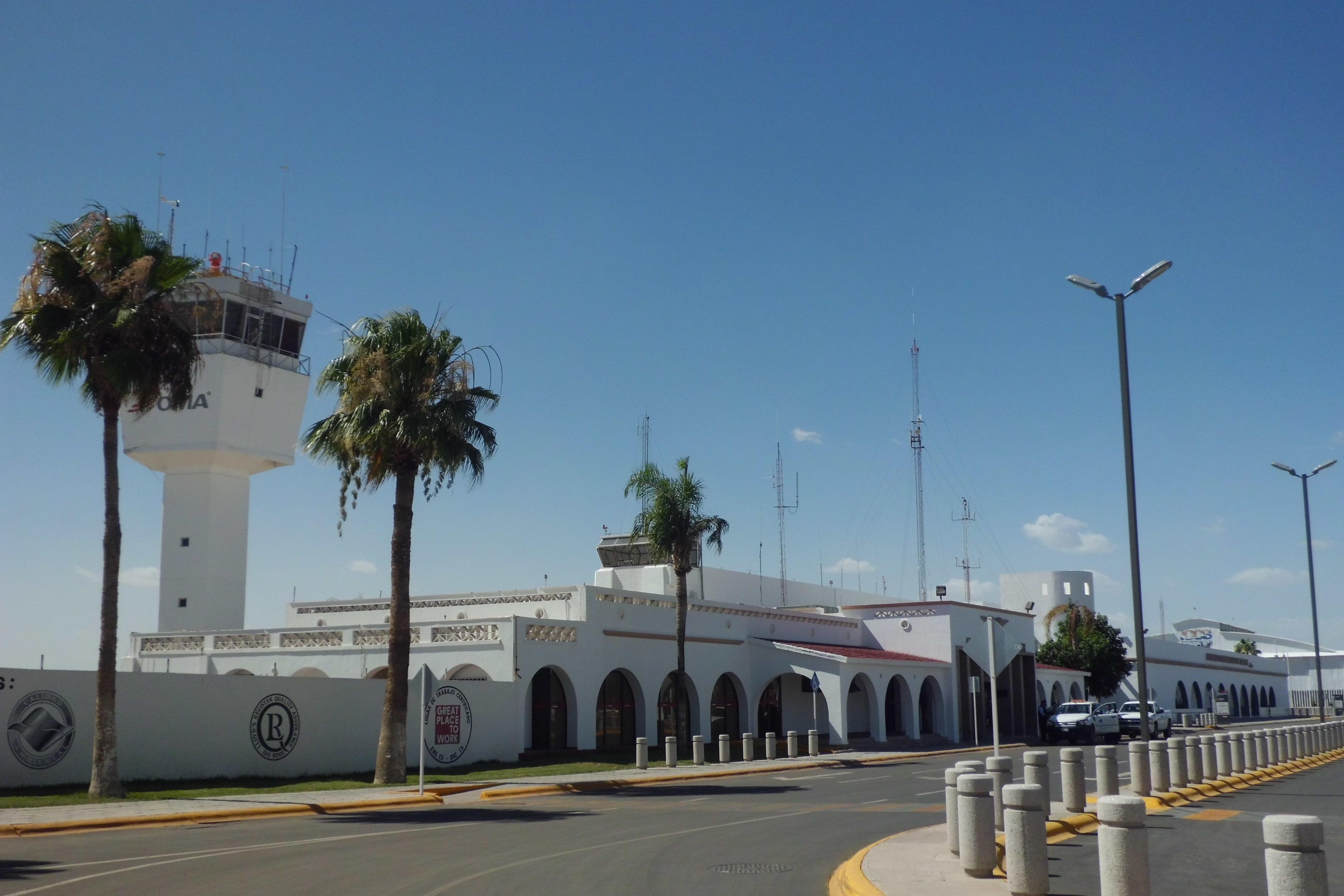 Aeropuerto Internacional de Torreón Francisco Sarabia, por Pita Hernandez
