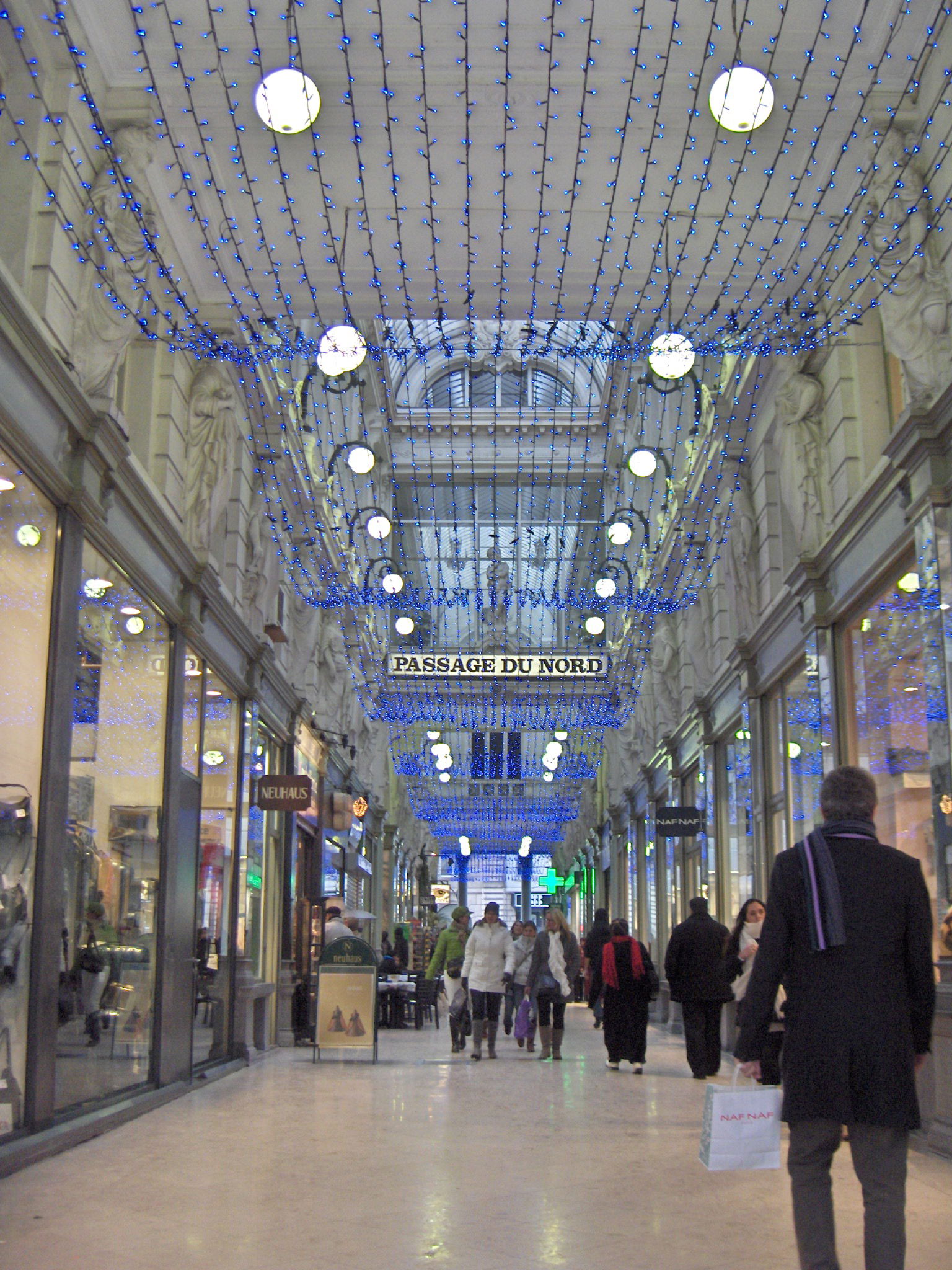 Calle Neuve, por Au.Ce.Le.