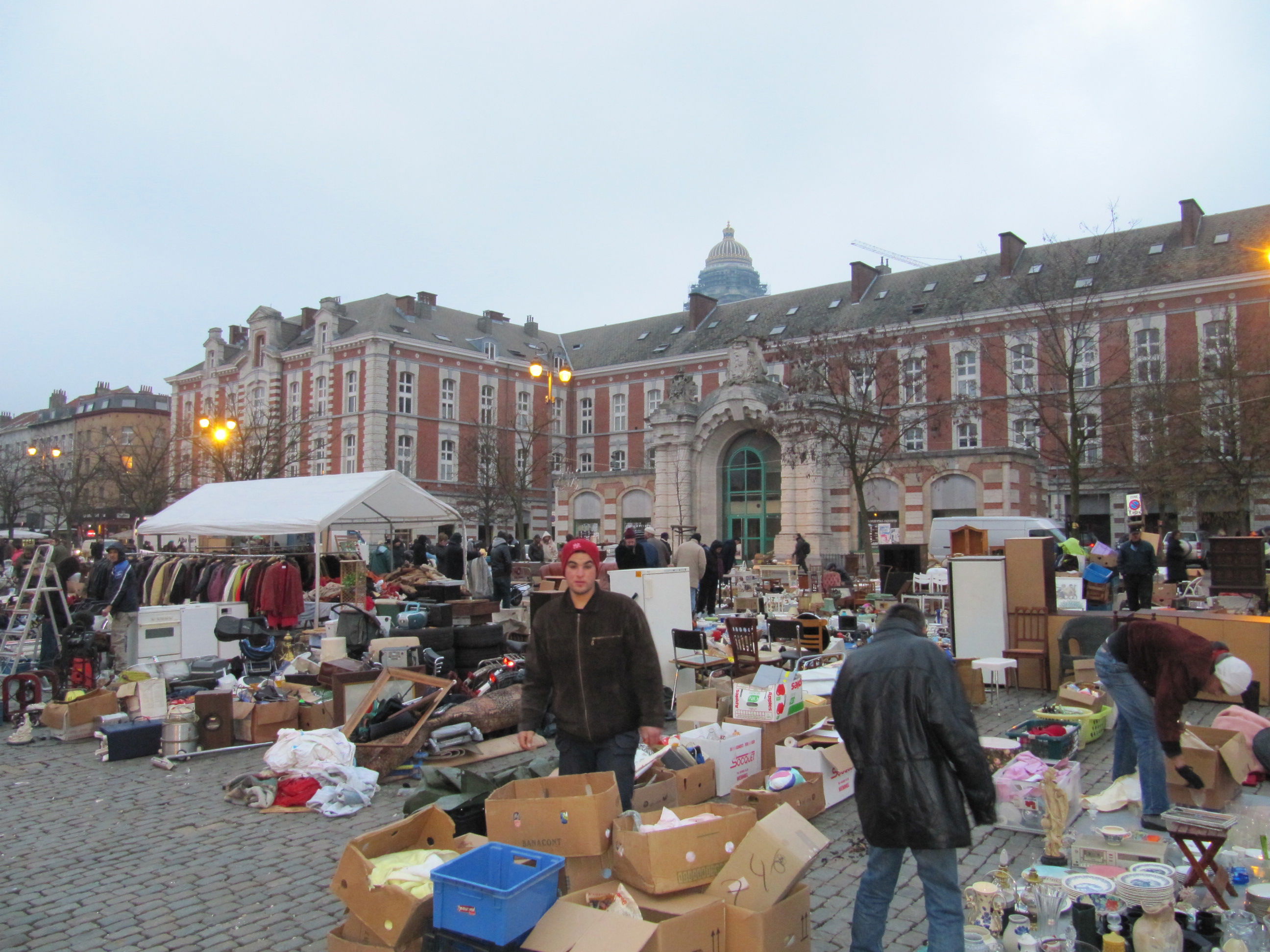 Mercadillo de la Place du Jeu-de-Balle, por Héctor mibauldeblogs.com
